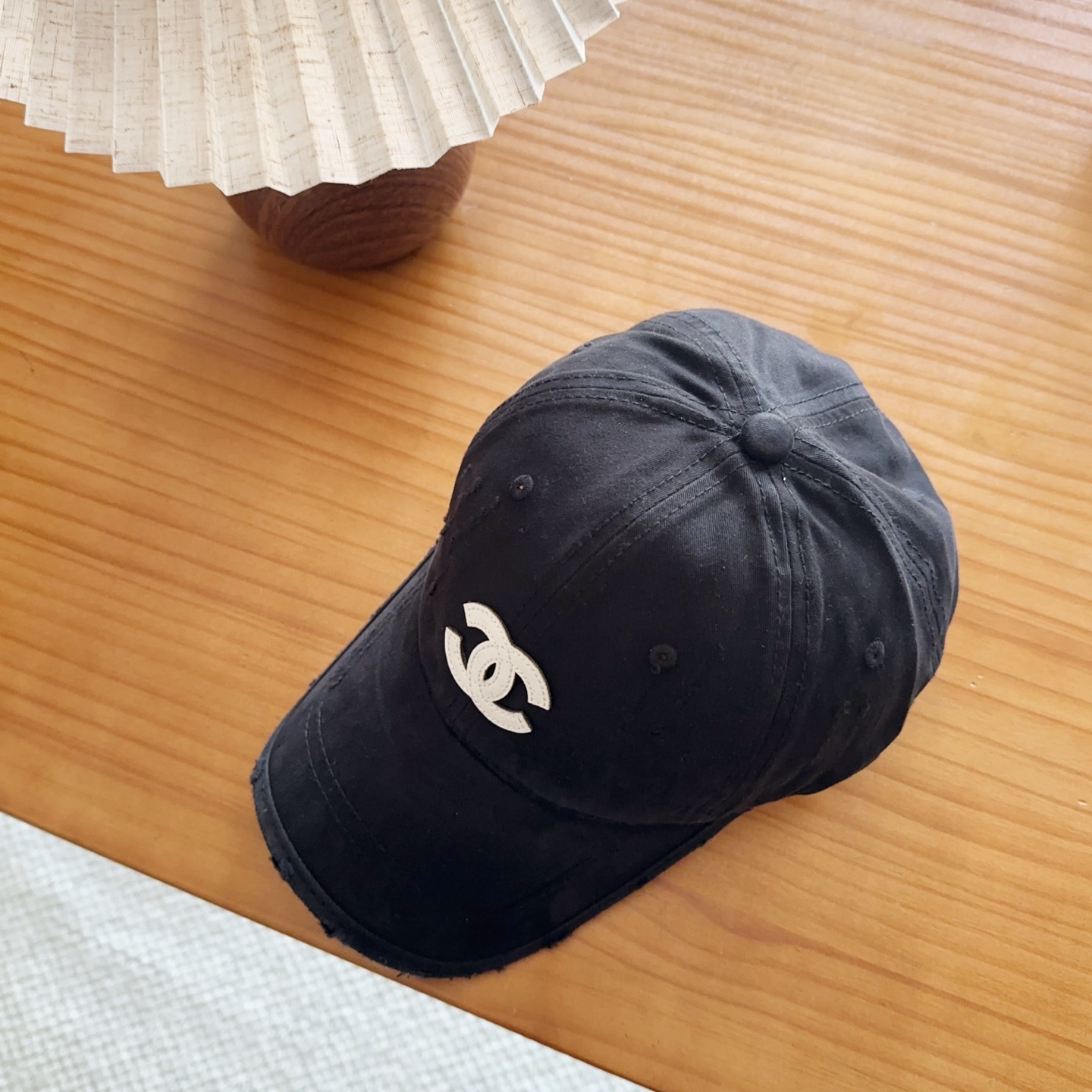 香奈儿新款经典休闲潮流款 上架简约棒球帽🧢日韩风格，随便搭配都超好看！出门旅游，绝对要入手的一款