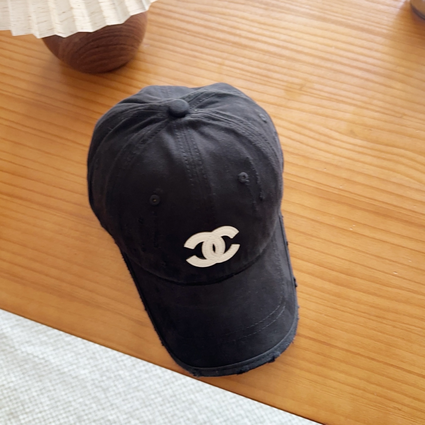香奈儿新款经典休闲潮流款 上架简约棒球帽🧢日韩风格，随便搭配都超好看！出门旅游，绝对要入手的一款