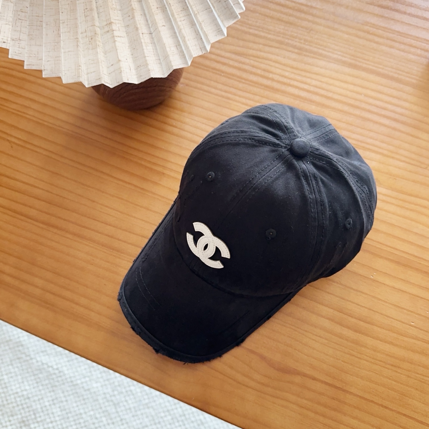 香奈儿新款经典休闲潮流款 上架简约棒球帽🧢日韩风格，随便搭配都超好看！出门旅游，绝对要入手的一款