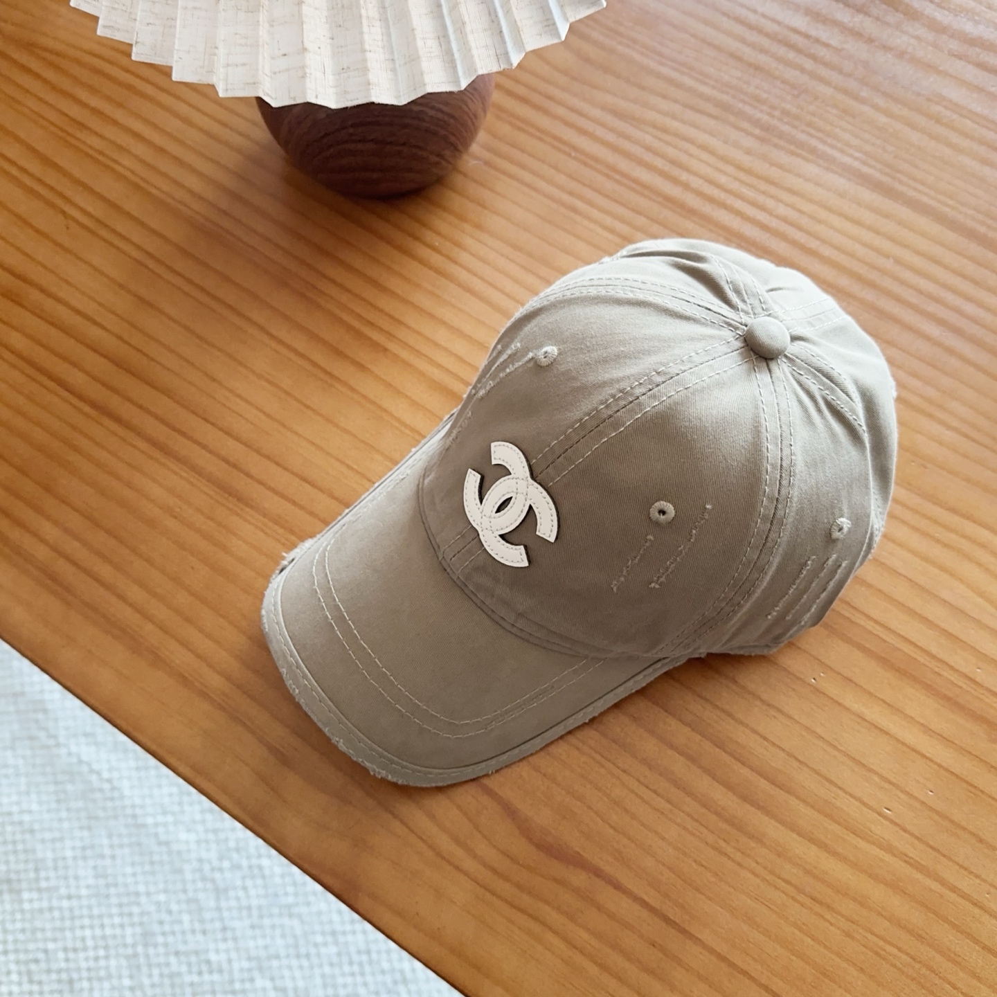 香奈儿新款经典休闲潮流款 上架简约棒球帽🧢日韩风格，随便搭配都超好看！出门旅游，绝对要入手的一款
