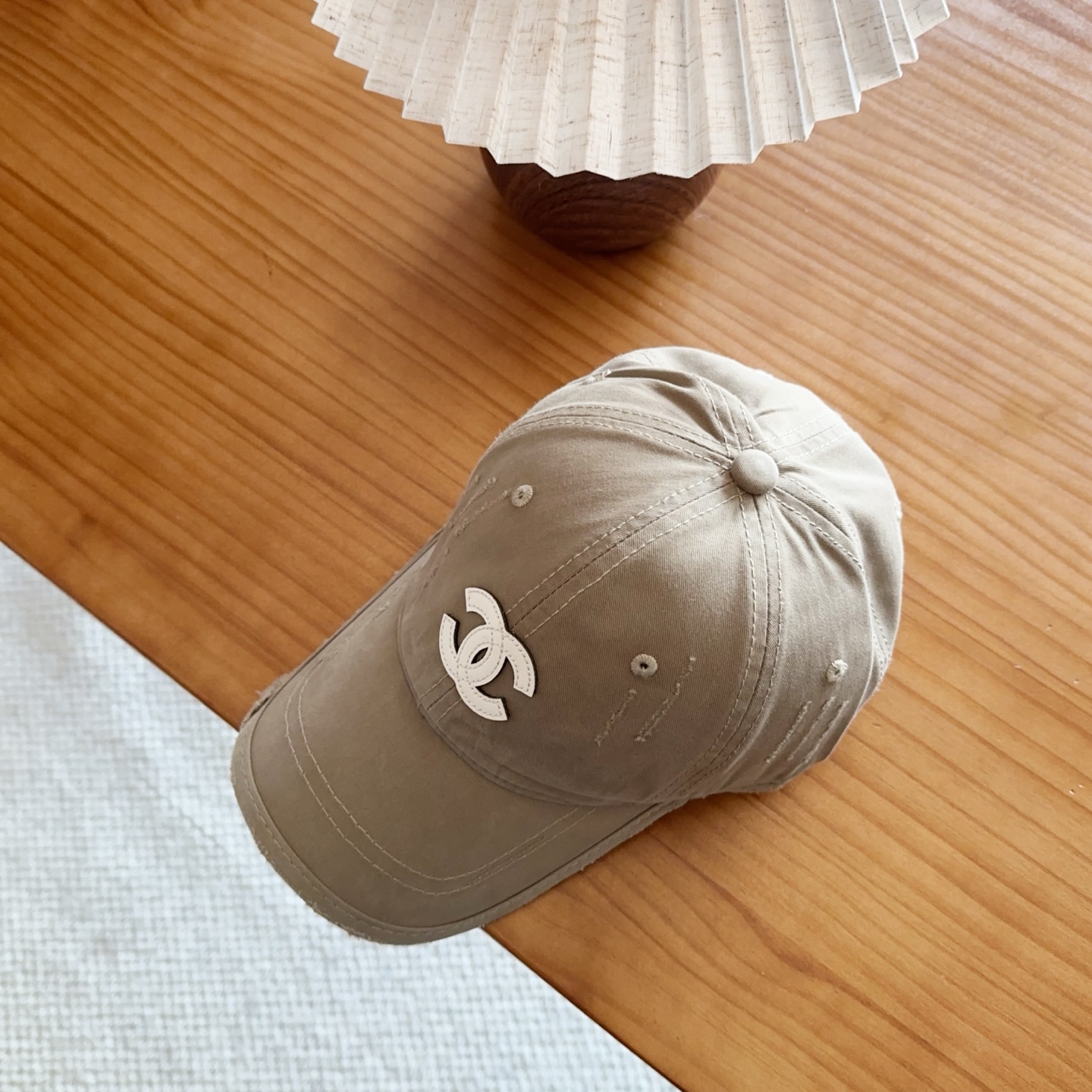 香奈儿新款经典休闲潮流款 上架简约棒球帽🧢日韩风格，随便搭配都超好看！出门旅游，绝对要入手的一款