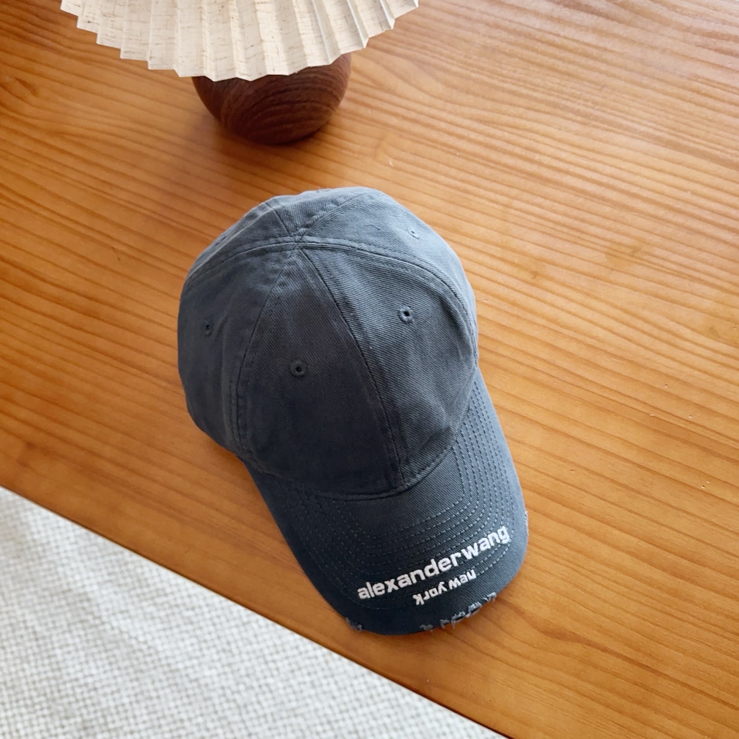 NO:824010,aIexander Wang Alexander Wang Baseball Cap 26 Spring New Fisherman Hat New fisherman hat, a must-have when going out on the street, very easy to match, fashionable and slim, so hurry up and buy it!  hat straw hat bucket hat baseball cap, hat, alexander wang, espadrilles, hats19860909aIexander wang 亚历山大王棒球帽 26春季新款渔夫帽 新款渔夫帽,出街必备超好搭配,时尚显脸小,赶紧入手！帽子草帽渔夫帽棒球帽,帽子,alexander wang,espadrilles,hats,hat