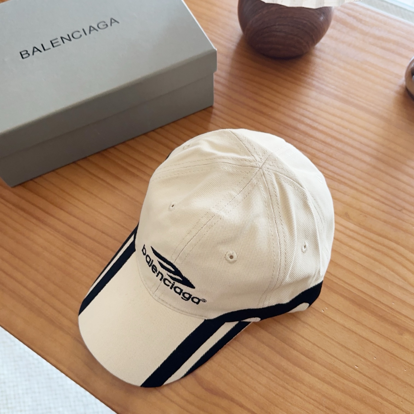 Balencia*a 巴黎世家刺绣字母新款棒球帽现货秒发🧢简约时尚超级无敌好看的帽子！情侣款！