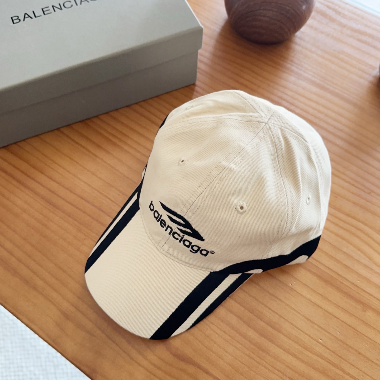 Balencia*a 巴黎世家刺绣字母新款棒球帽现货秒发🧢简约时尚超级无敌好看的帽子！情侣款！