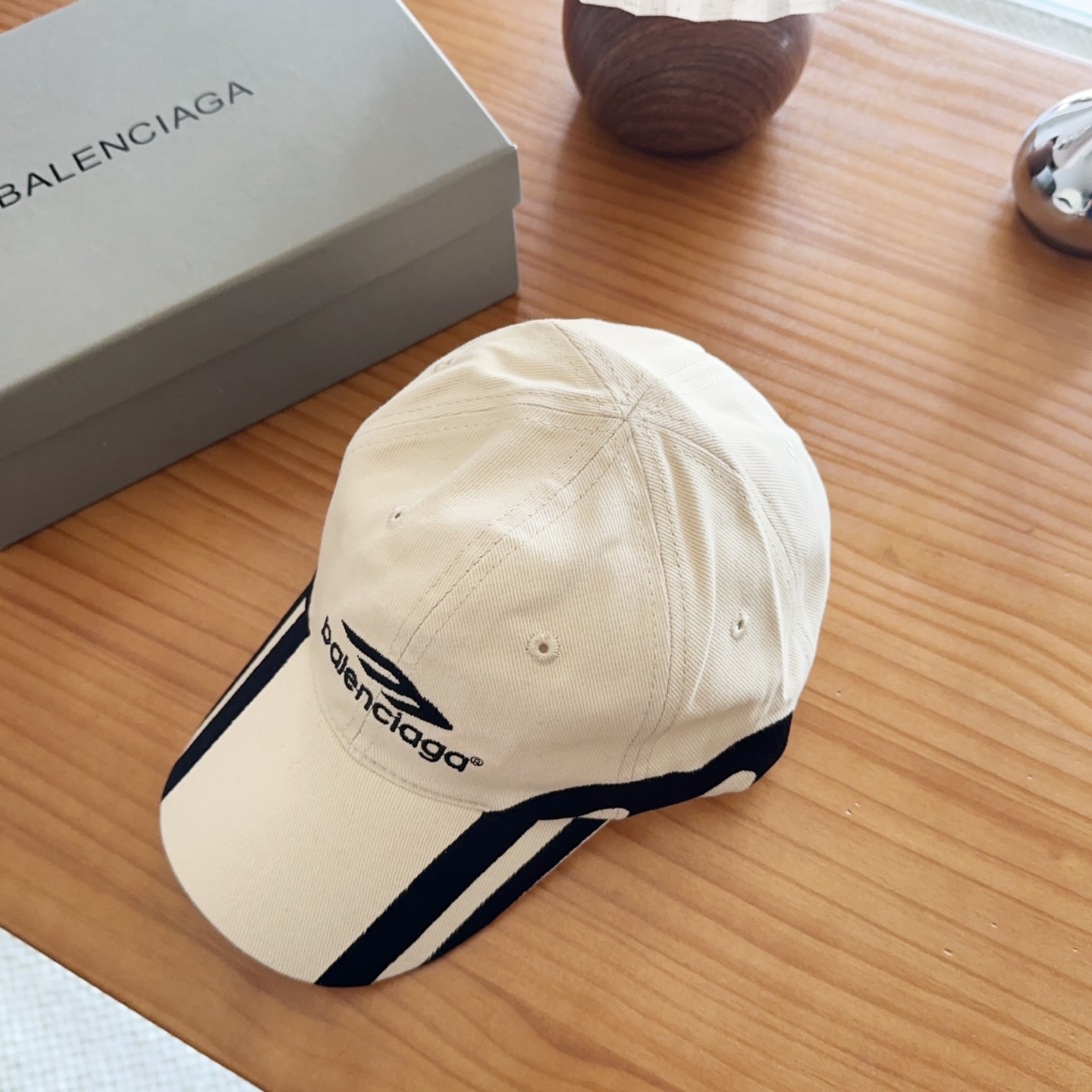 Balencia*a 巴黎世家刺绣字母新款棒球帽现货秒发🧢简约时尚超级无敌好看的帽子！情侣款！