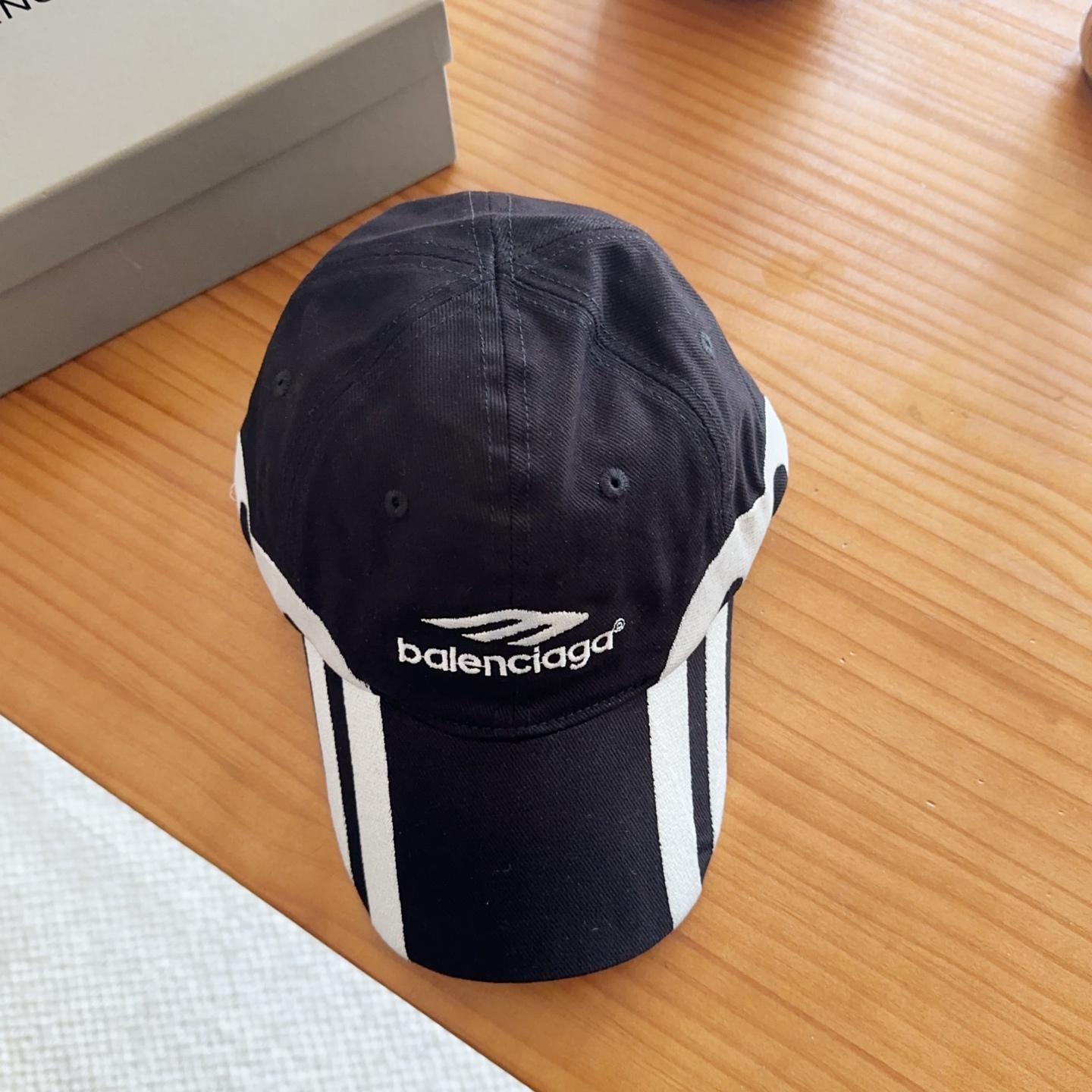 Balencia*a 巴黎世家刺绣字母新款棒球帽现货秒发🧢简约时尚超级无敌好看的帽子！情侣款！