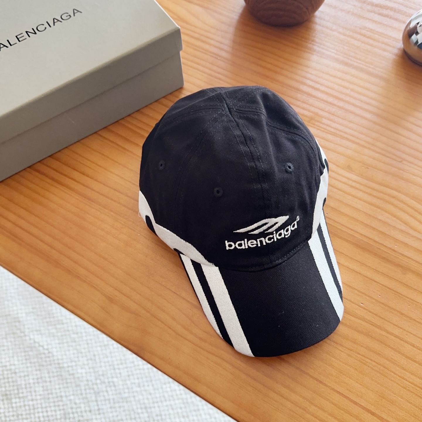 Balencia*a 巴黎世家刺绣字母新款棒球帽现货秒发🧢简约时尚超级无敌好看的帽子！情侣款！