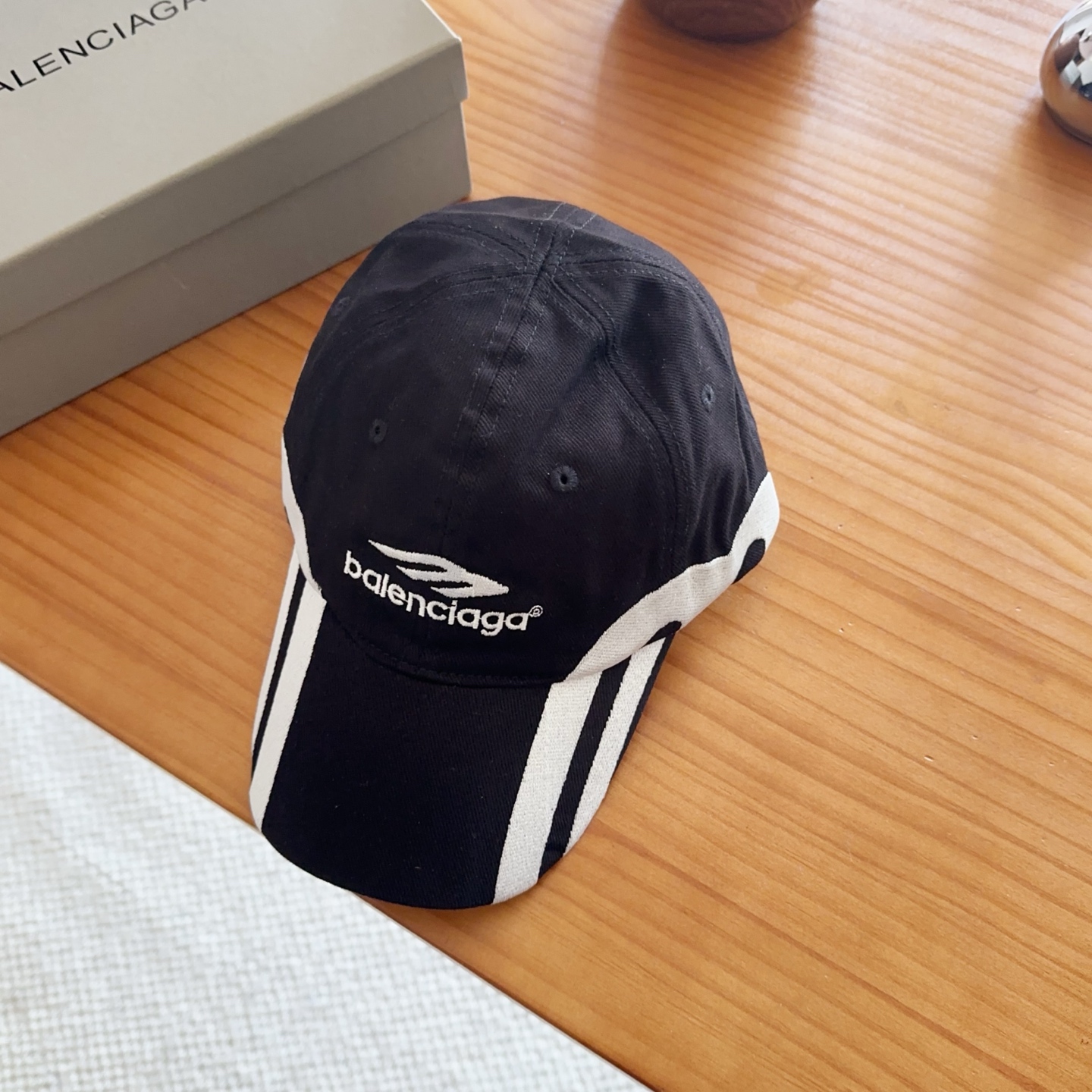 Balencia*a 巴黎世家刺绣字母新款棒球帽现货秒发🧢简约时尚超级无敌好看的帽子！情侣款！