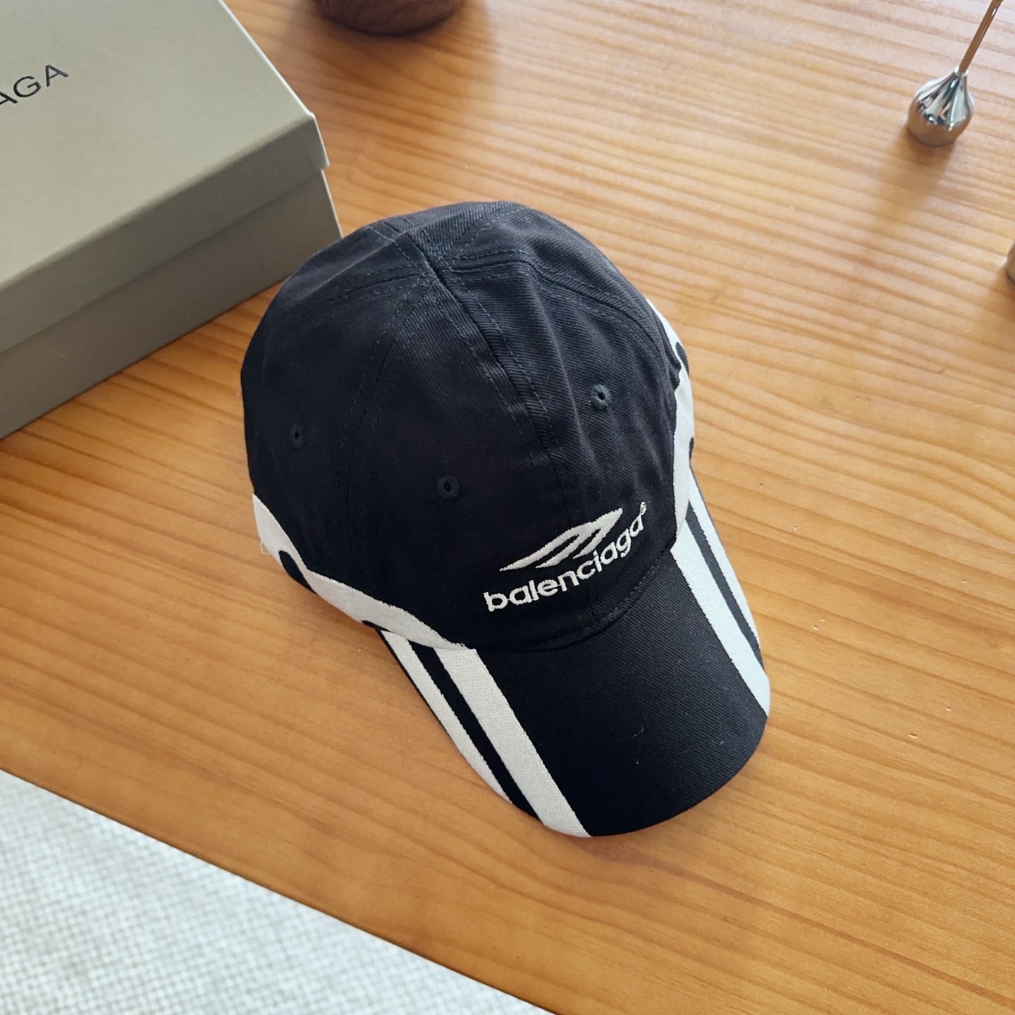 Balencia*a 巴黎世家刺绣字母新款棒球帽现货秒发🧢简约时尚超级无敌好看的帽子！情侣款！