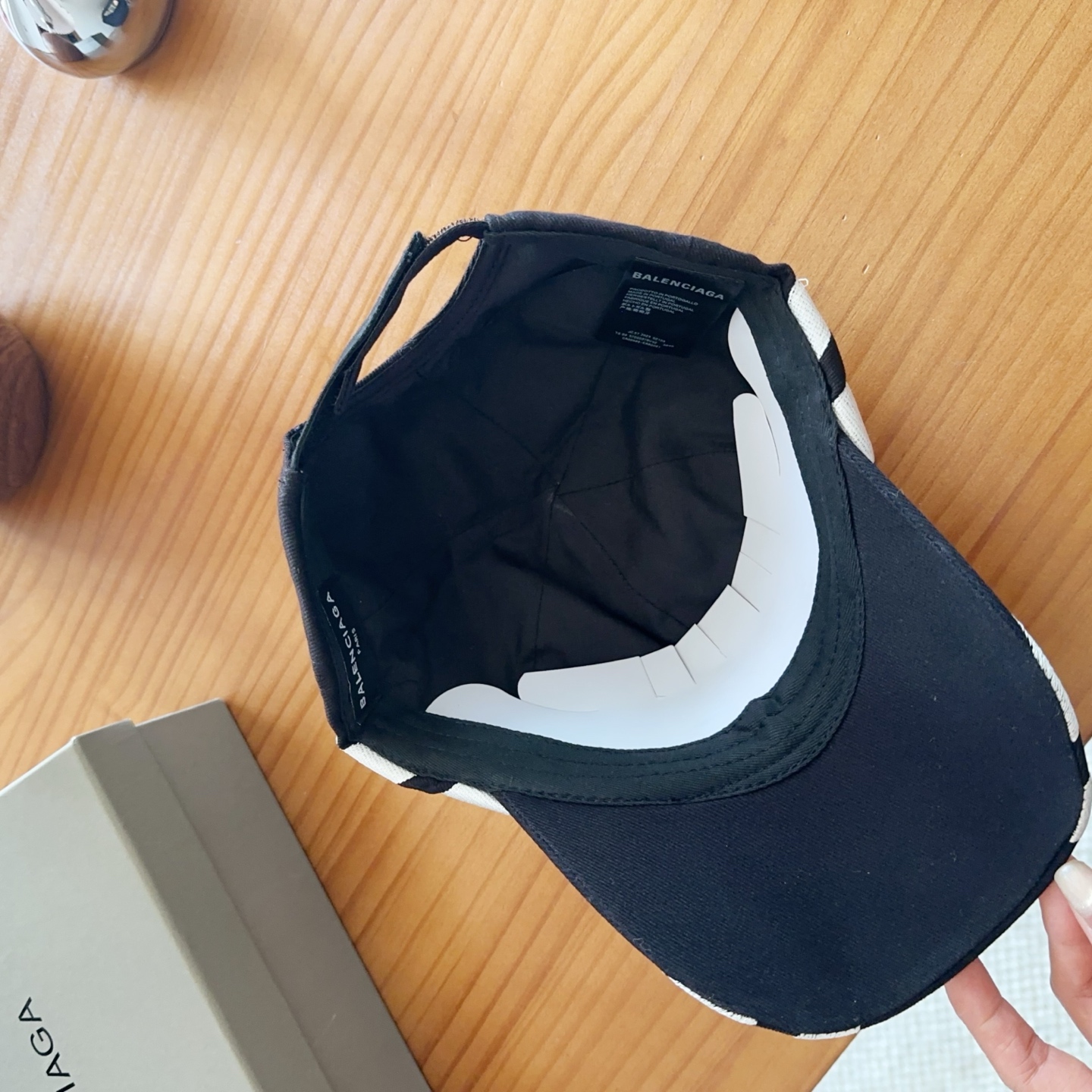Balencia*a 巴黎世家刺绣字母新款棒球帽现货秒发🧢简约时尚超级无敌好看的帽子！情侣款！