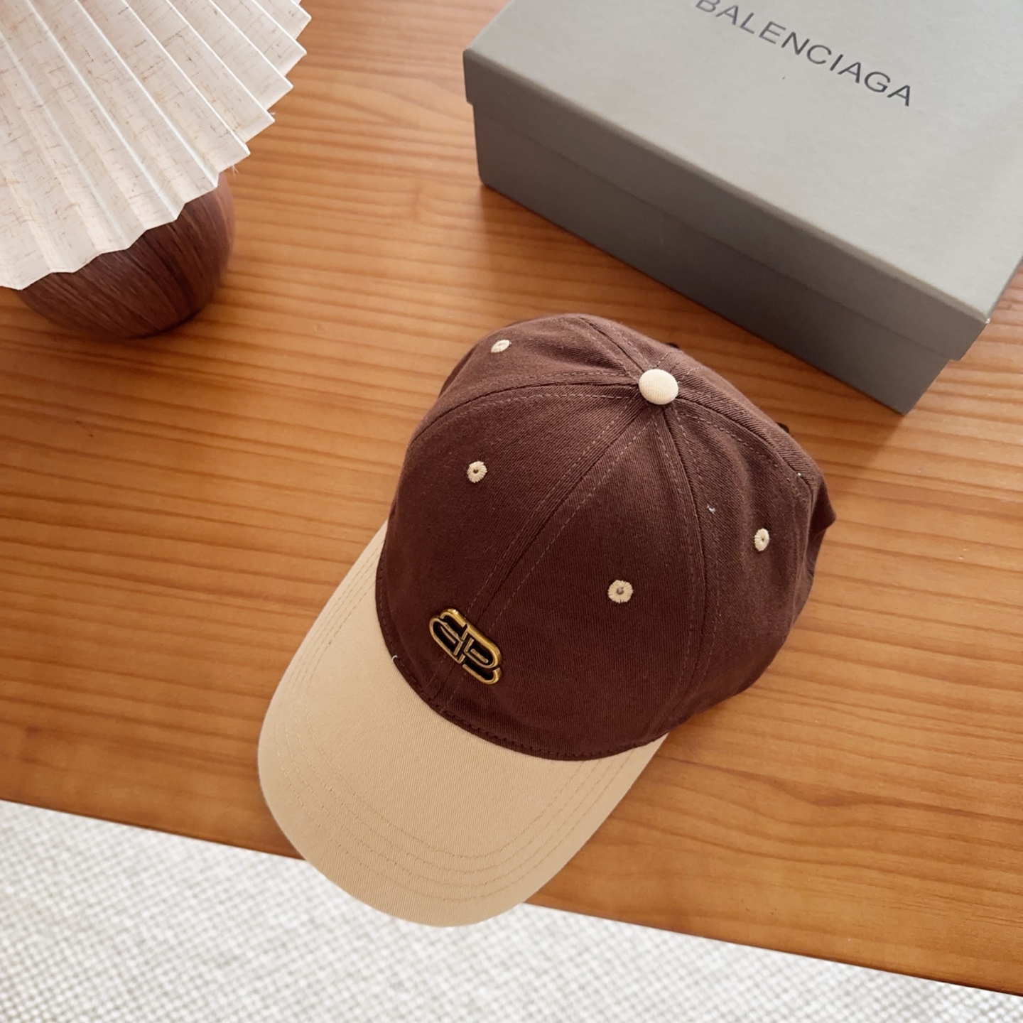 Balencia*a 巴黎世家刺绣字母新款棒球帽现货秒发🧢简约时尚超级无敌好看的帽子！情侣款！