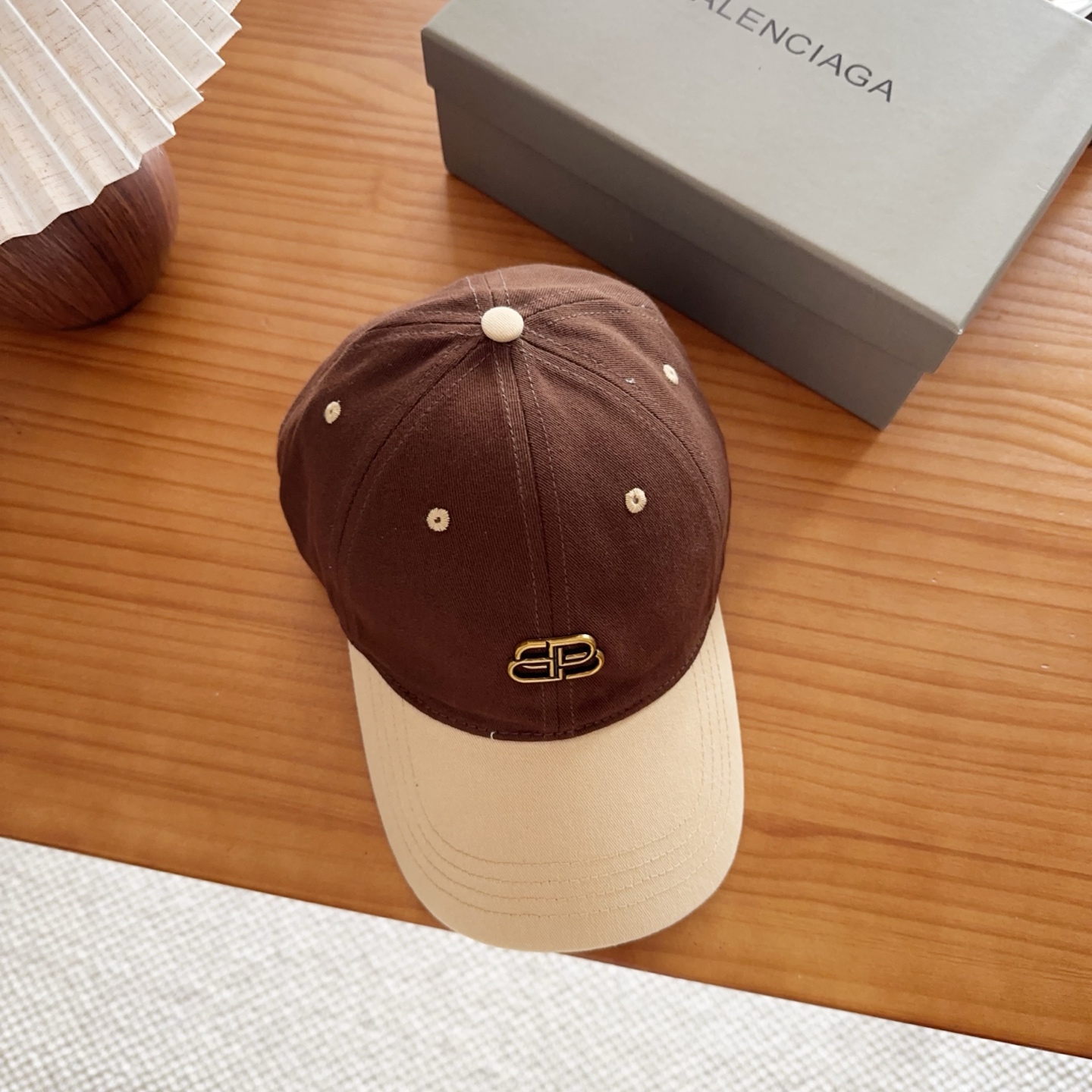 Balencia*a 巴黎世家刺绣字母新款棒球帽现货秒发🧢简约时尚超级无敌好看的帽子！情侣款！