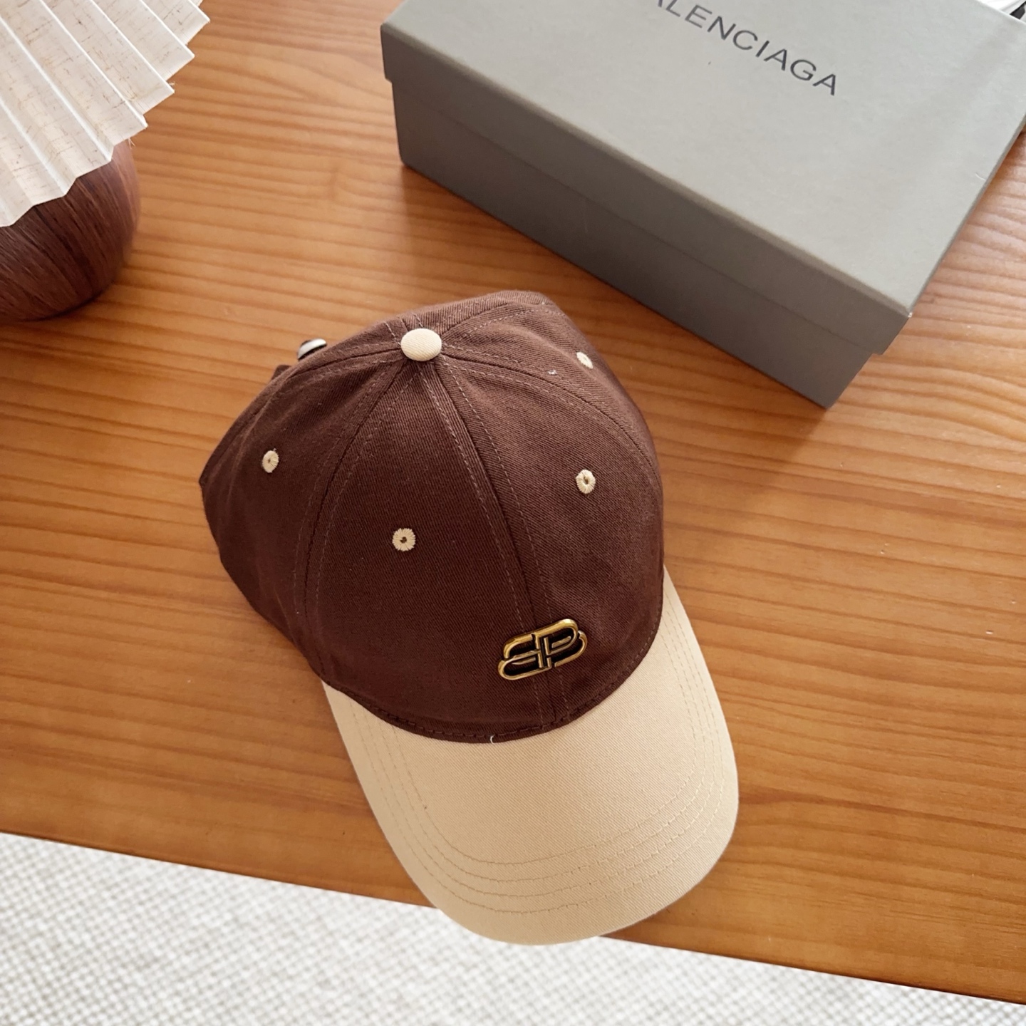 Balencia*a 巴黎世家刺绣字母新款棒球帽现货秒发🧢简约时尚超级无敌好看的帽子！情侣款！