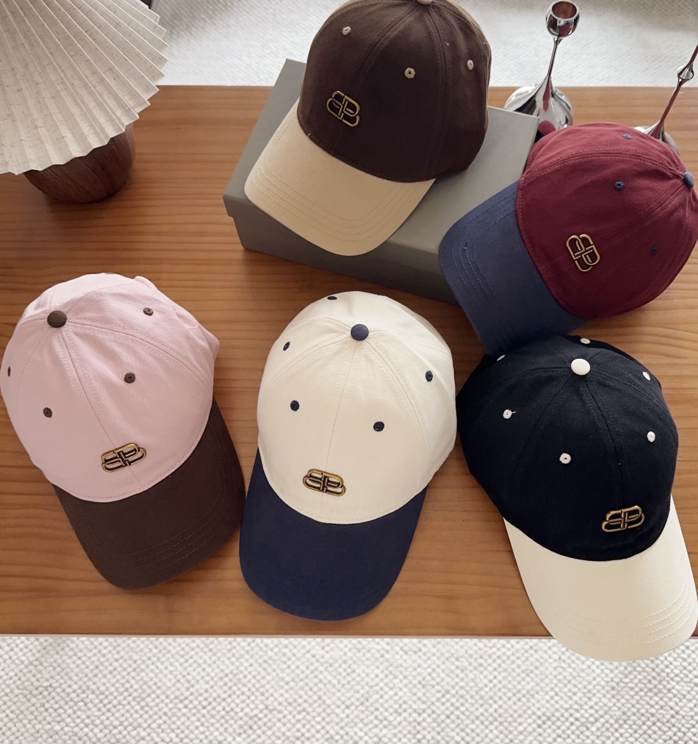 Balencia*a 巴黎世家刺绣字母新款棒球帽现货秒发🧢简约时尚超级无敌好看的帽子！情侣款！