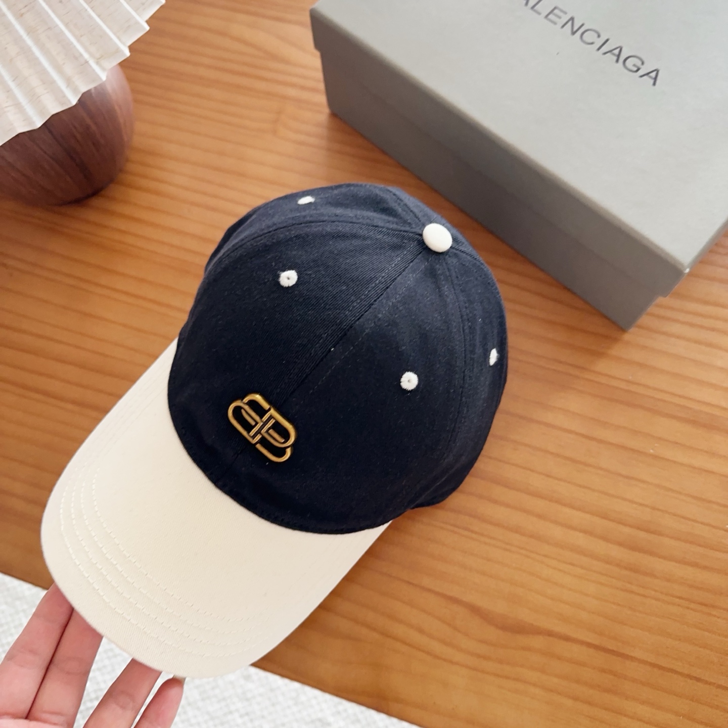 Balencia*a 巴黎世家刺绣字母新款棒球帽现货秒发🧢简约时尚超级无敌好看的帽子！情侣款！