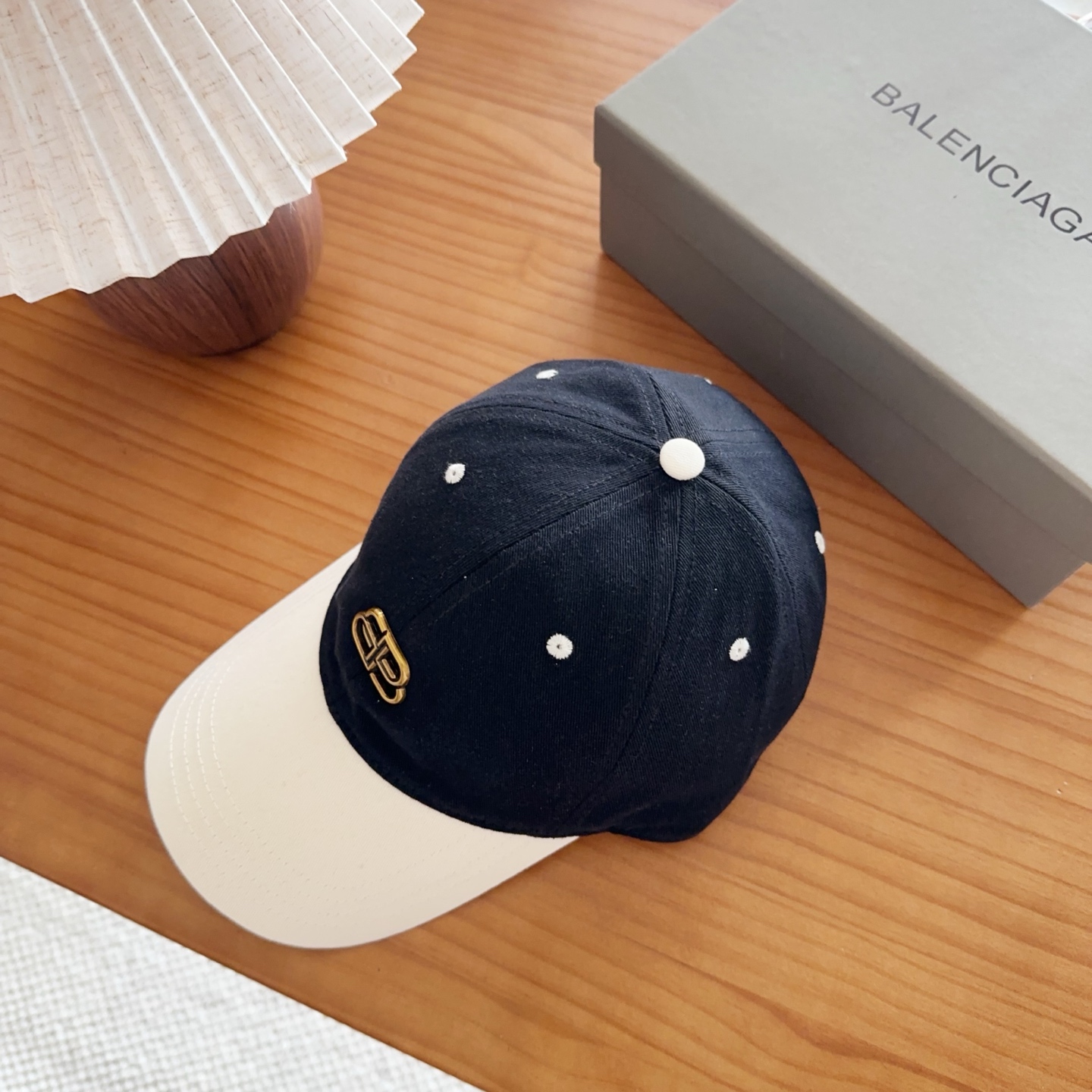 Balencia*a 巴黎世家刺绣字母新款棒球帽现货秒发🧢简约时尚超级无敌好看的帽子！情侣款！