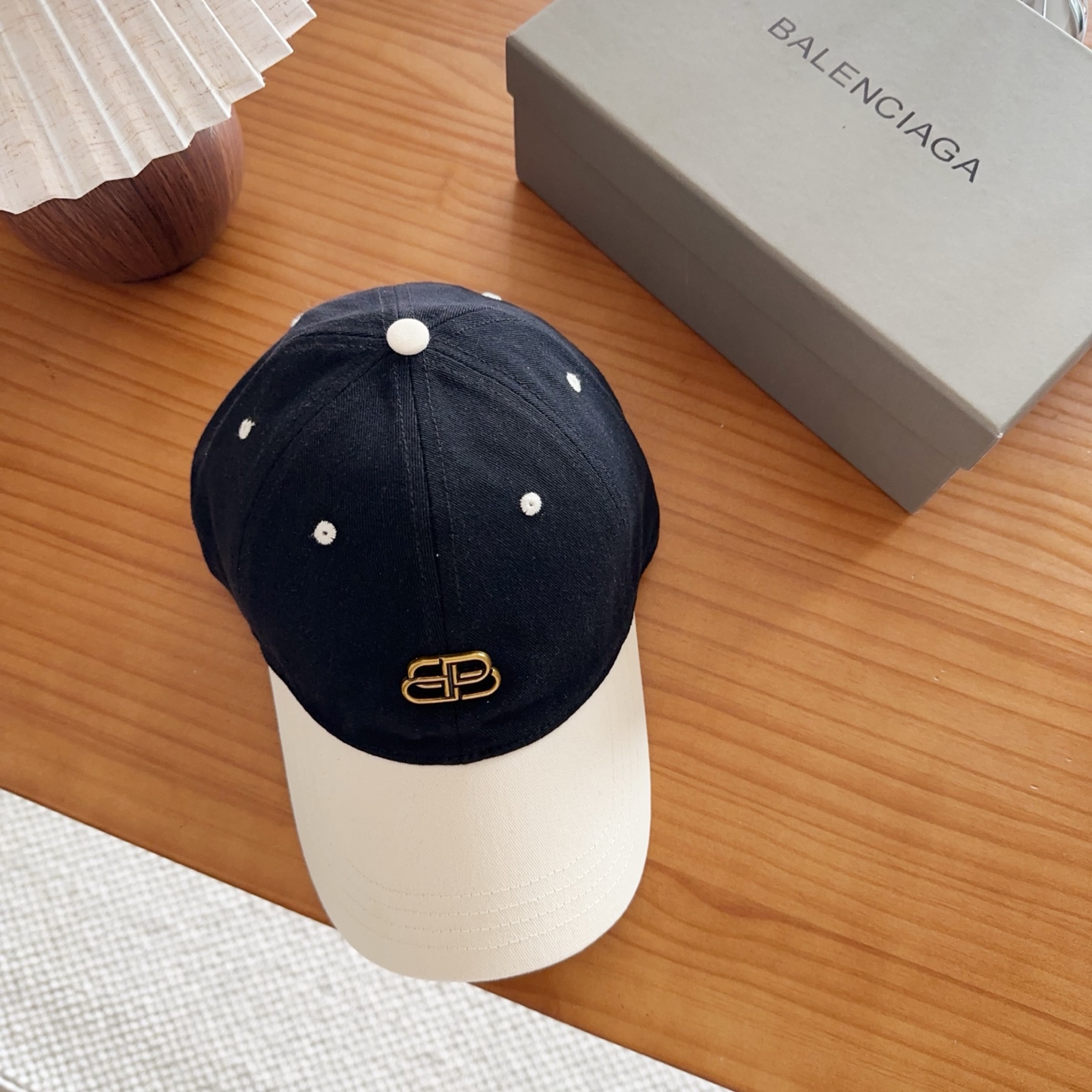 Balencia*a 巴黎世家刺绣字母新款棒球帽现货秒发🧢简约时尚超级无敌好看的帽子！情侣款！