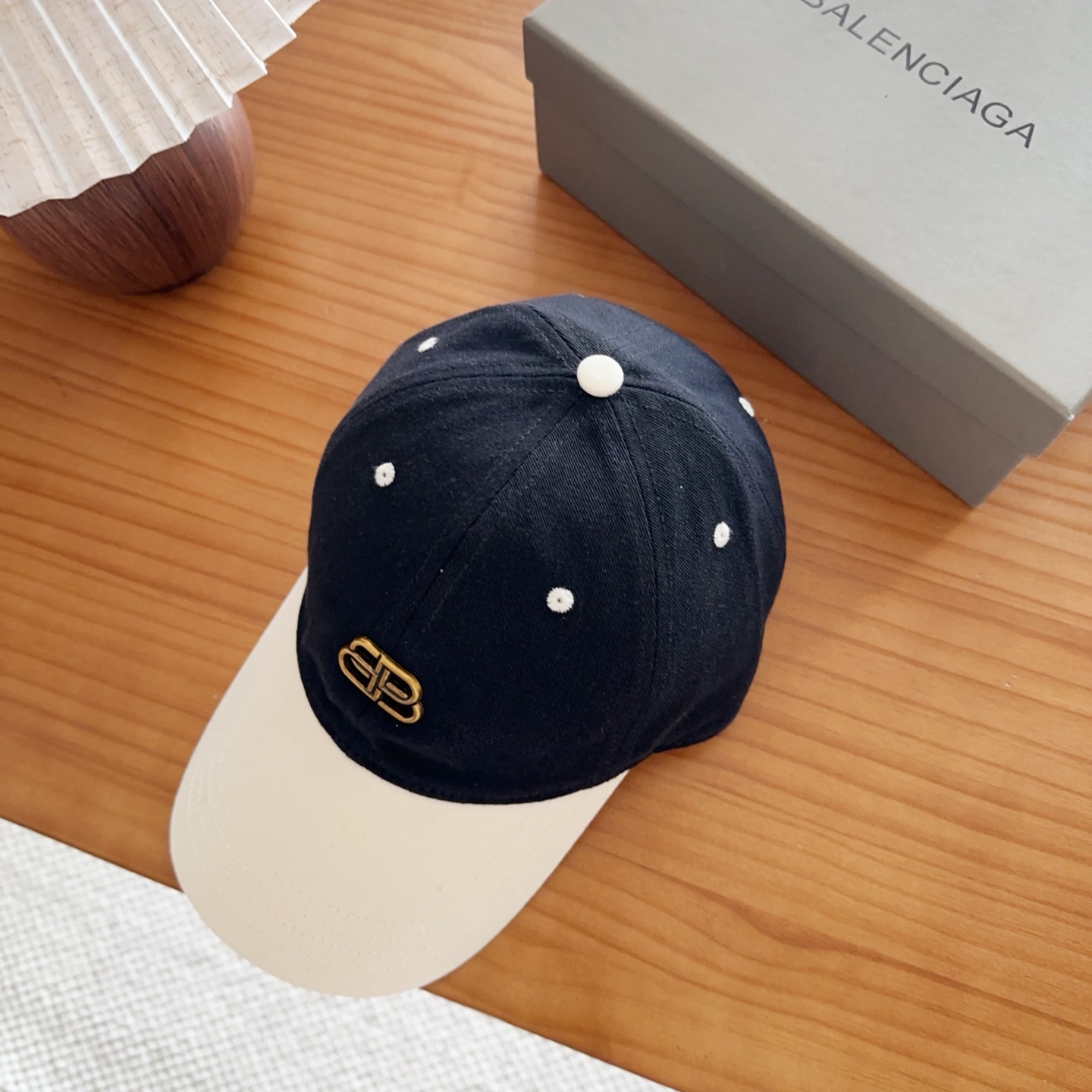 Balencia*a 巴黎世家刺绣字母新款棒球帽现货秒发🧢简约时尚超级无敌好看的帽子！情侣款！