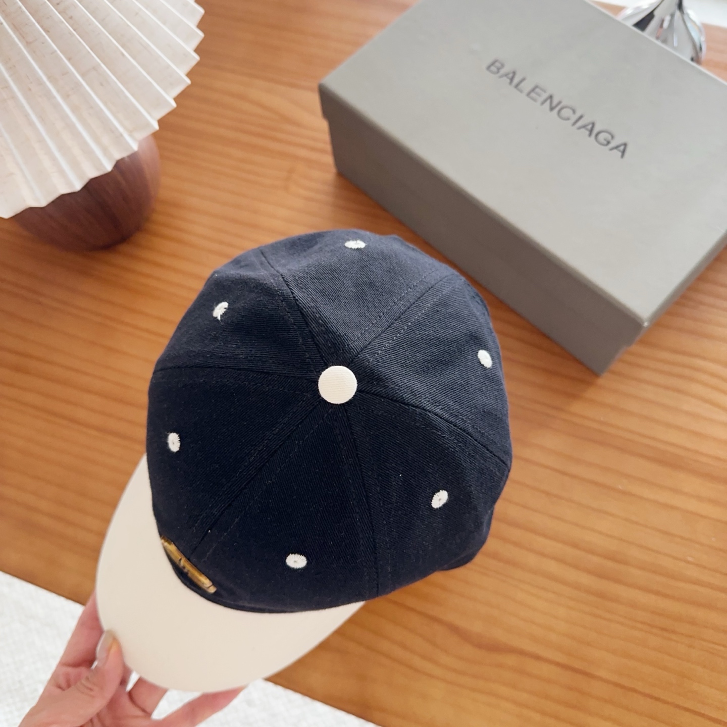 Balencia*a 巴黎世家刺绣字母新款棒球帽现货秒发🧢简约时尚超级无敌好看的帽子！情侣款！