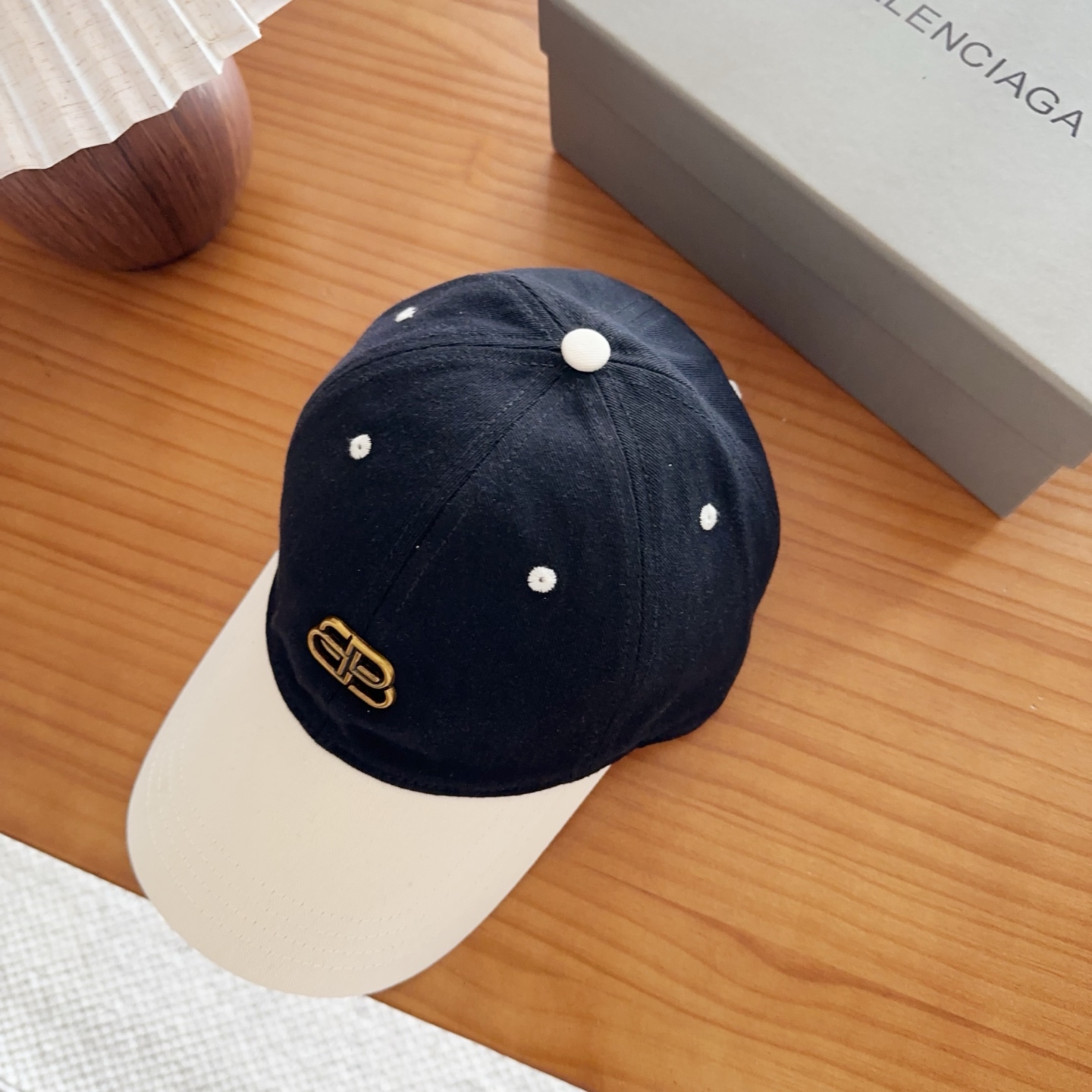 Balencia*a 巴黎世家刺绣字母新款棒球帽现货秒发🧢简约时尚超级无敌好看的帽子！情侣款！
