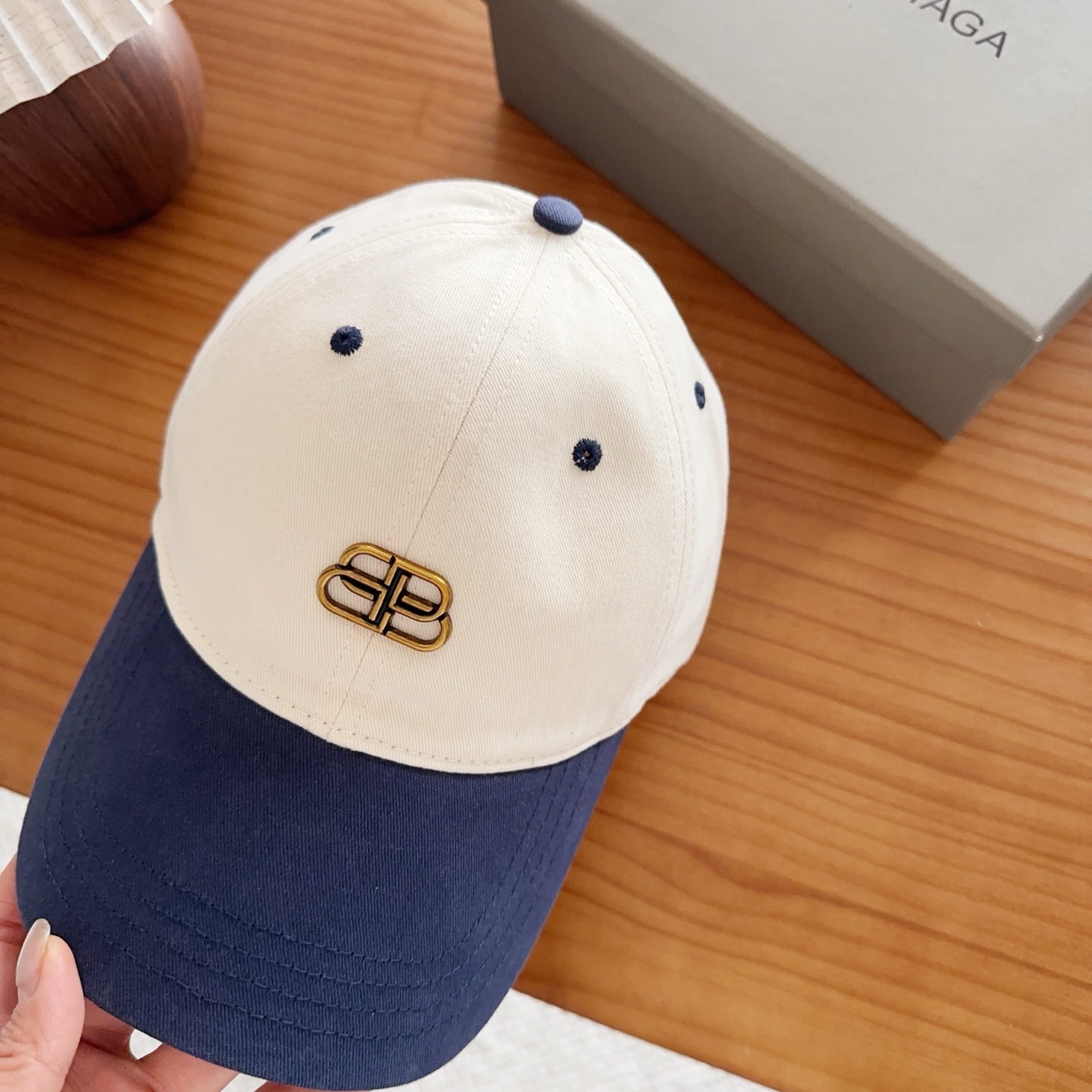 Balencia*a 巴黎世家刺绣字母新款棒球帽现货秒发🧢简约时尚超级无敌好看的帽子！情侣款！