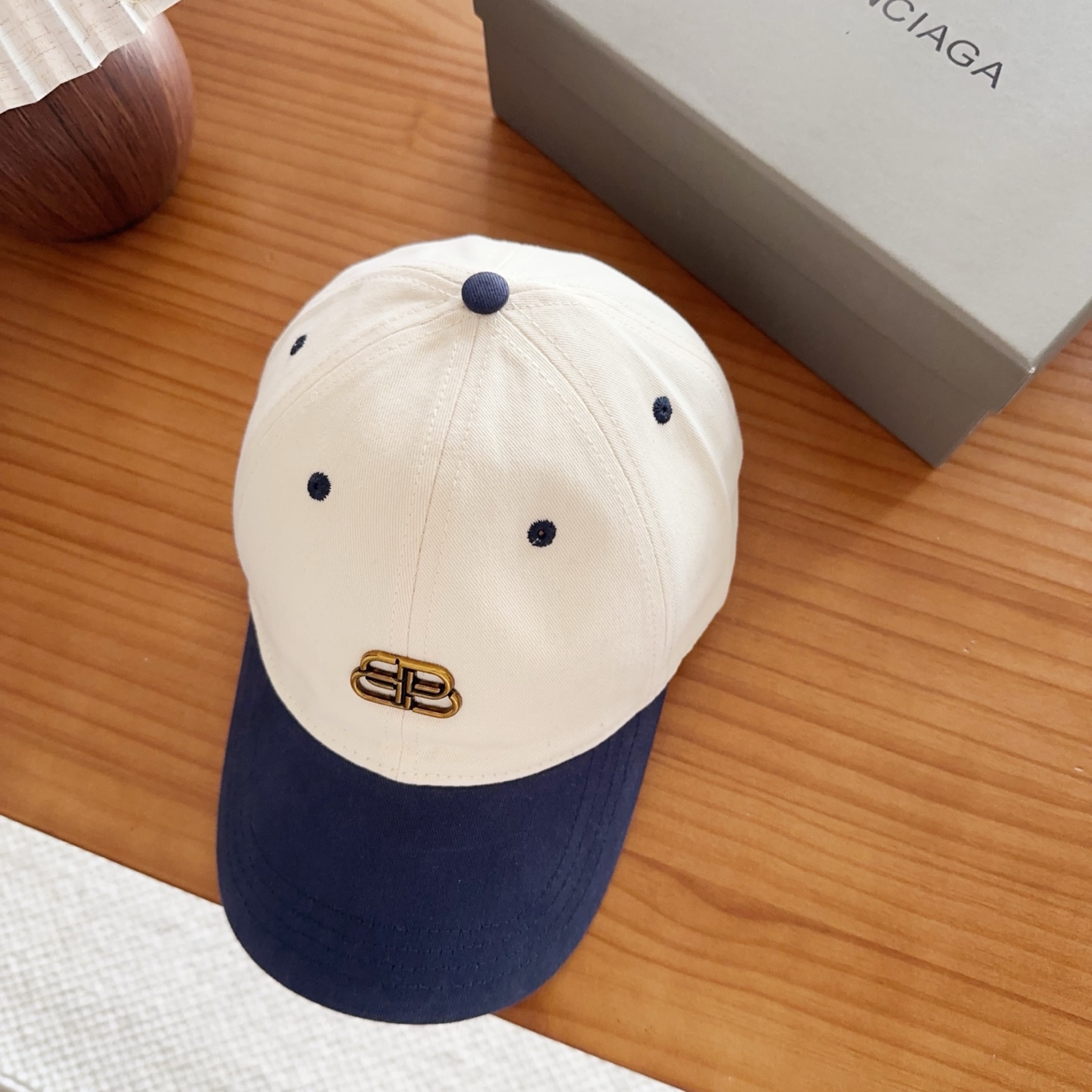 Balencia*a 巴黎世家刺绣字母新款棒球帽现货秒发🧢简约时尚超级无敌好看的帽子！情侣款！