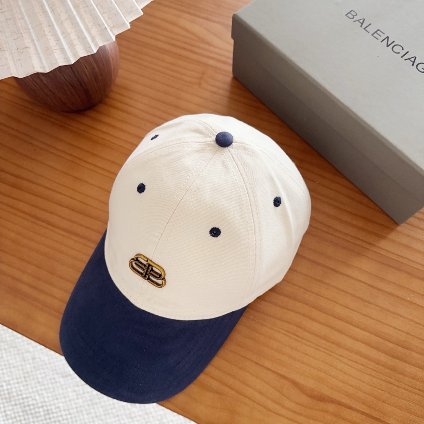 Balencia*a 巴黎世家刺绣字母新款棒球帽现货秒发🧢简约时尚超级无敌好看的帽子！情侣款！
