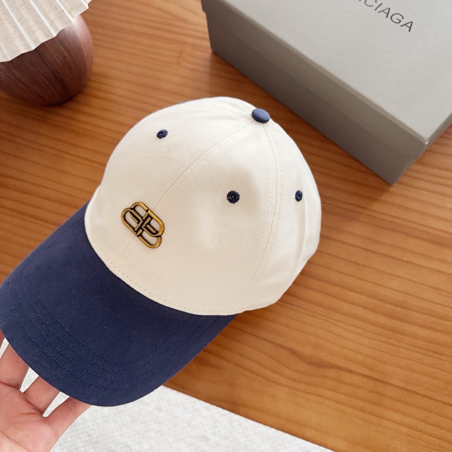 Balencia*a 巴黎世家刺绣字母新款棒球帽现货秒发🧢简约时尚超级无敌好看的帽子！情侣款！