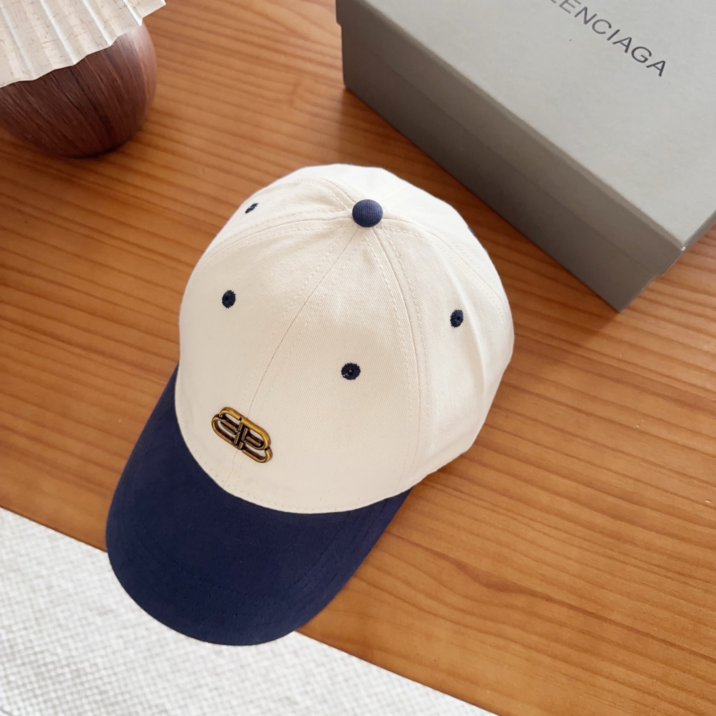 Balencia*a 巴黎世家刺绣字母新款棒球帽现货秒发🧢简约时尚超级无敌好看的帽子！情侣款！