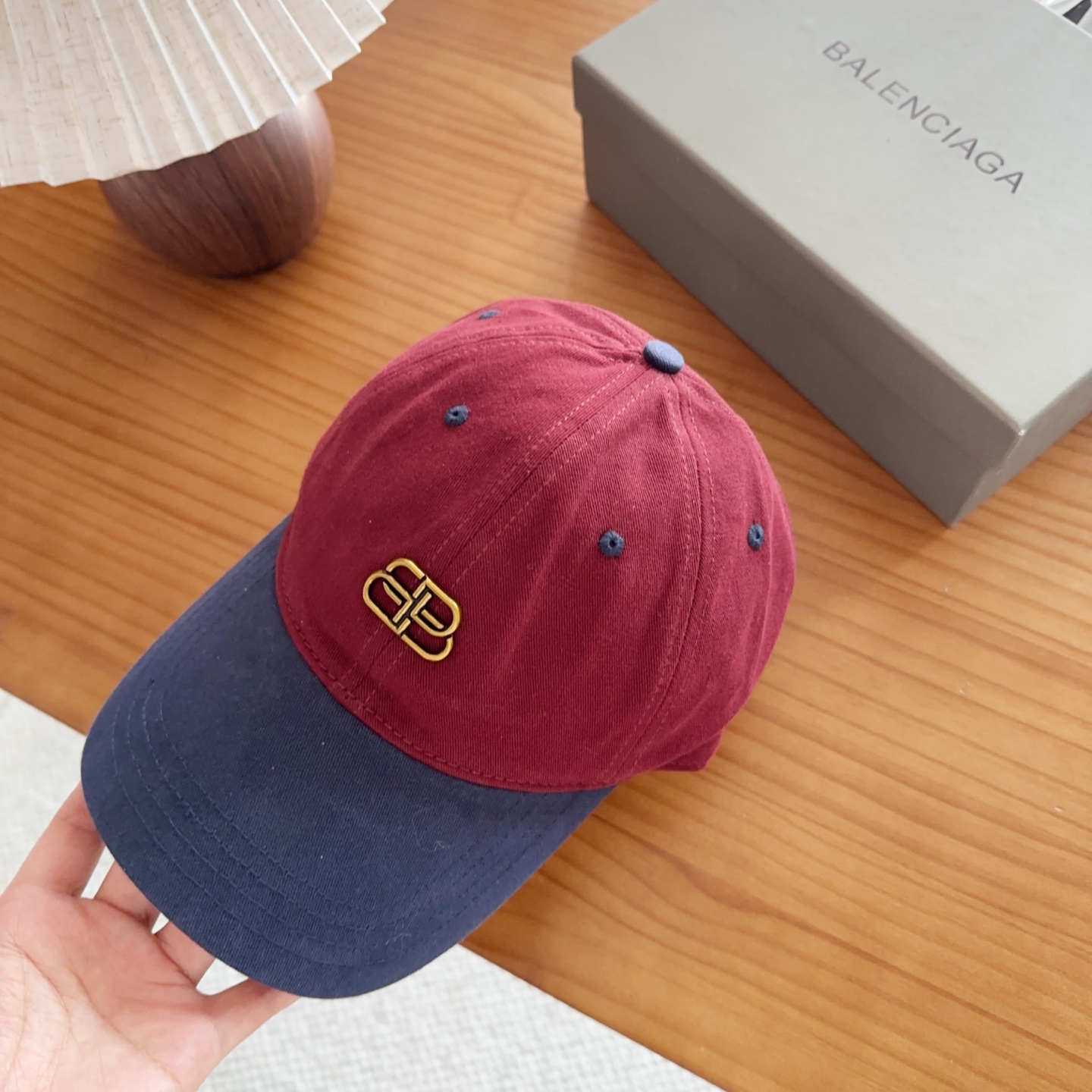 Balencia*a 巴黎世家刺绣字母新款棒球帽现货秒发🧢简约时尚超级无敌好看的帽子！情侣款！