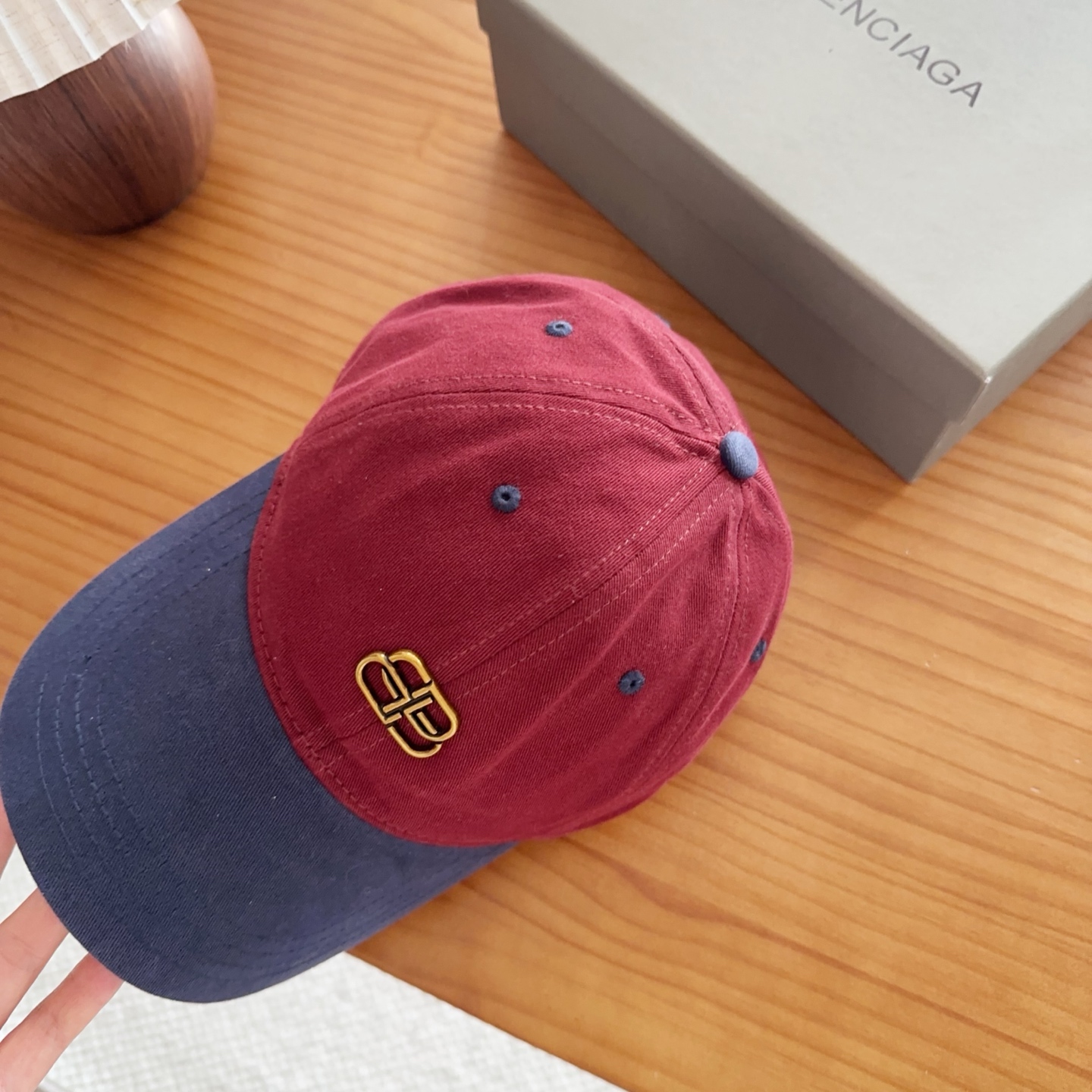 Balencia*a 巴黎世家刺绣字母新款棒球帽现货秒发🧢简约时尚超级无敌好看的帽子！情侣款！