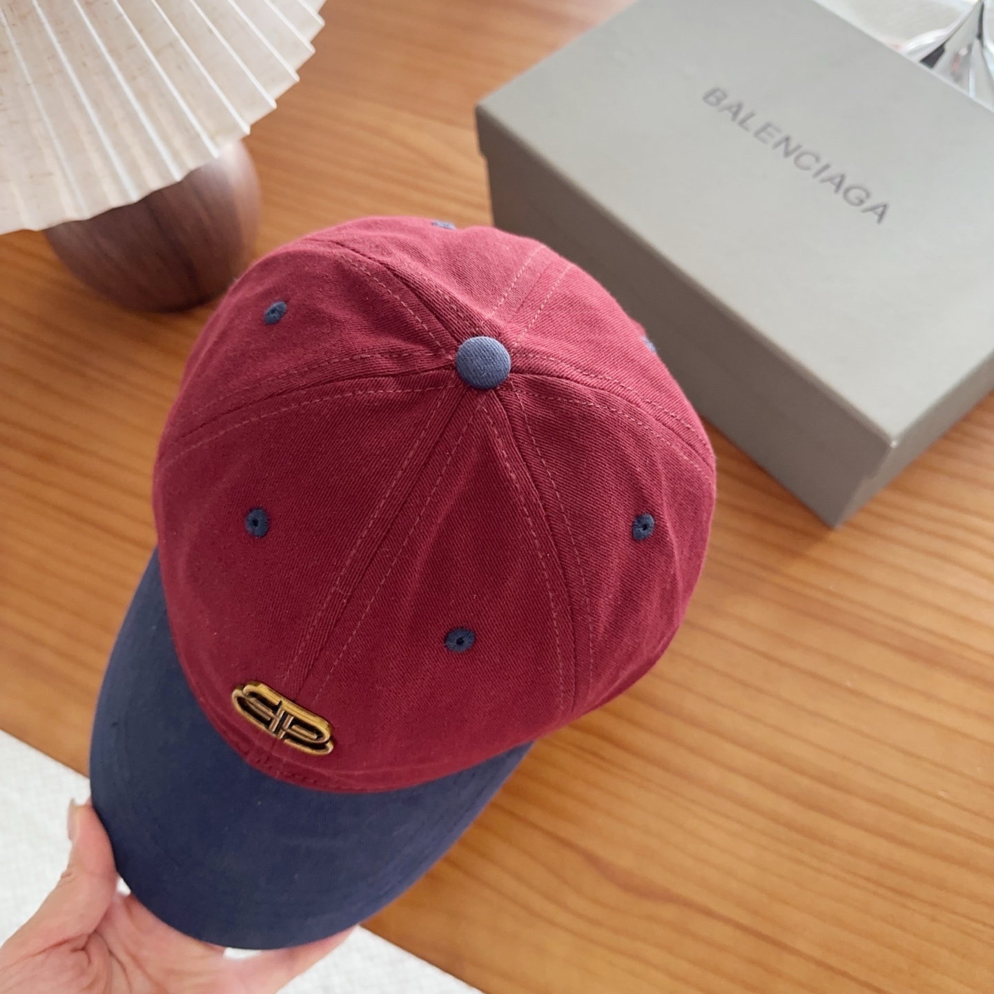 Balencia*a 巴黎世家刺绣字母新款棒球帽现货秒发🧢简约时尚超级无敌好看的帽子！情侣款！