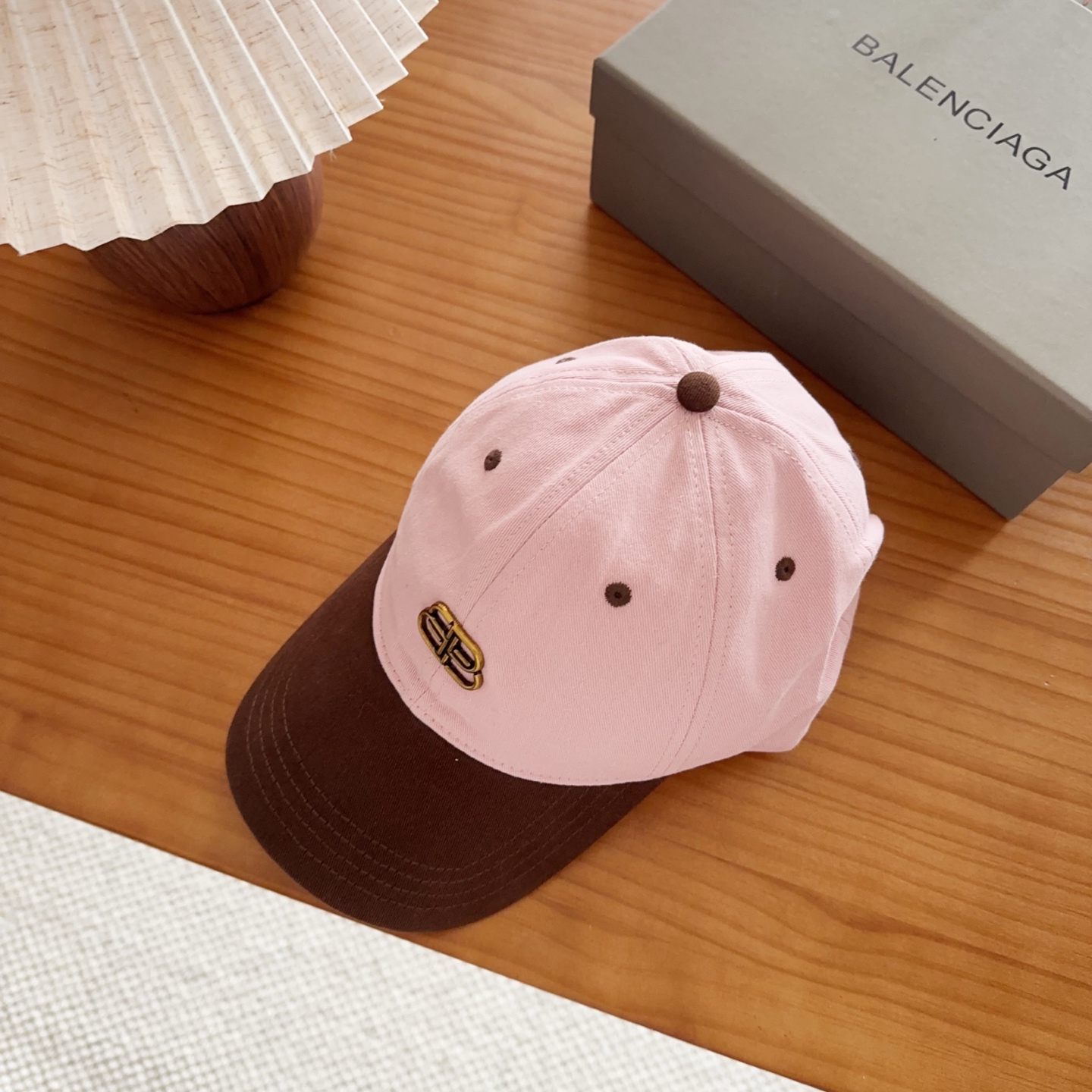 Balencia*a 巴黎世家刺绣字母新款棒球帽现货秒发🧢简约时尚超级无敌好看的帽子！情侣款！