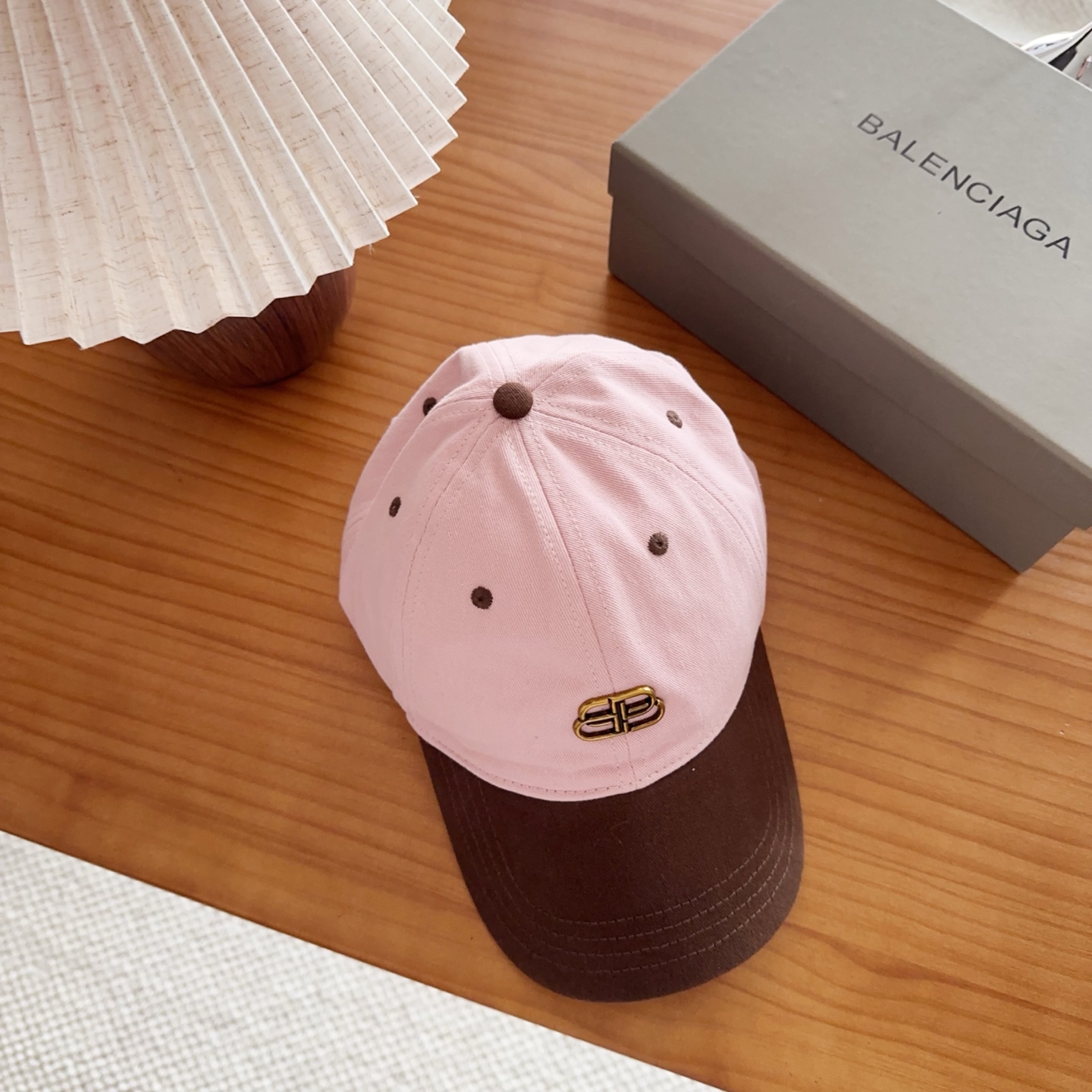 Balencia*a 巴黎世家刺绣字母新款棒球帽现货秒发🧢简约时尚超级无敌好看的帽子！情侣款！