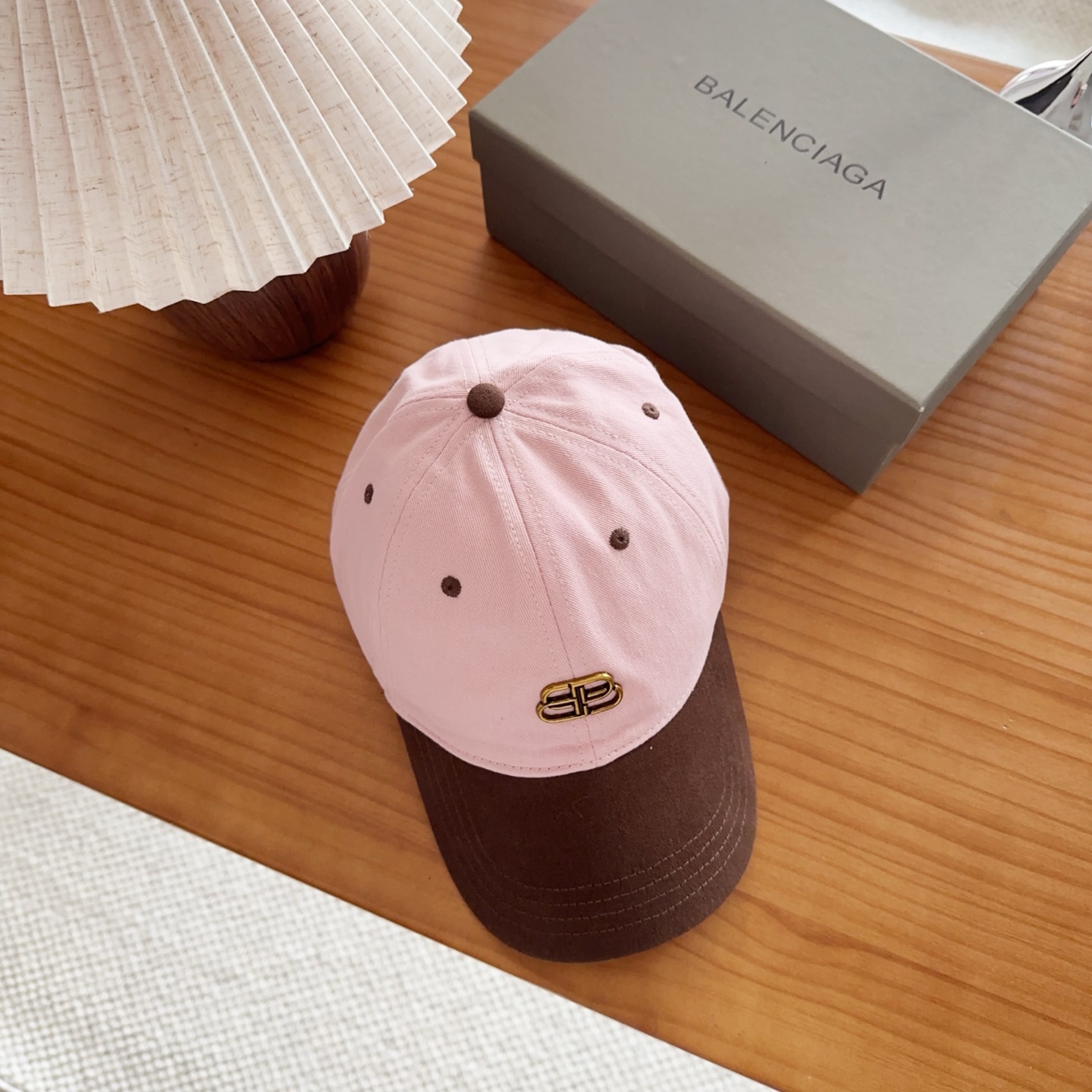 Balencia*a 巴黎世家刺绣字母新款棒球帽现货秒发🧢简约时尚超级无敌好看的帽子！情侣款！