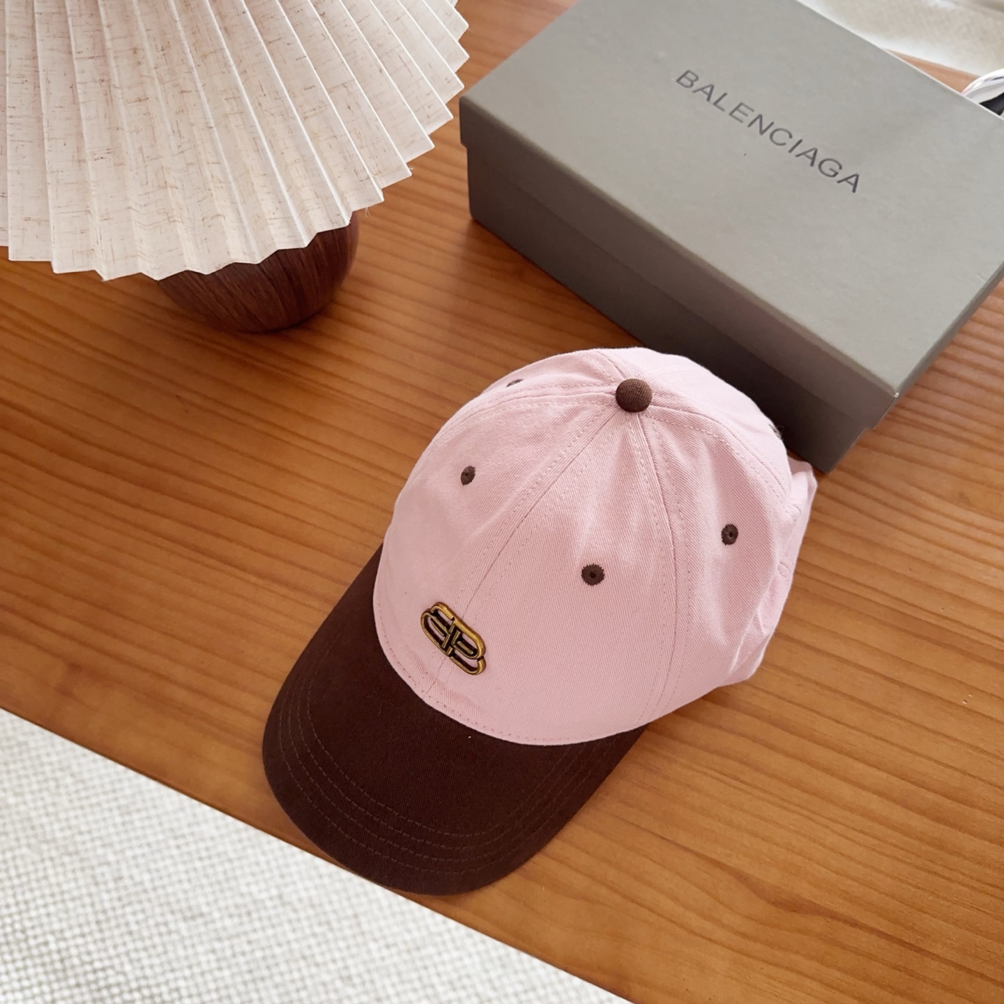 Balencia*a 巴黎世家刺绣字母新款棒球帽现货秒发🧢简约时尚超级无敌好看的帽子！情侣款！