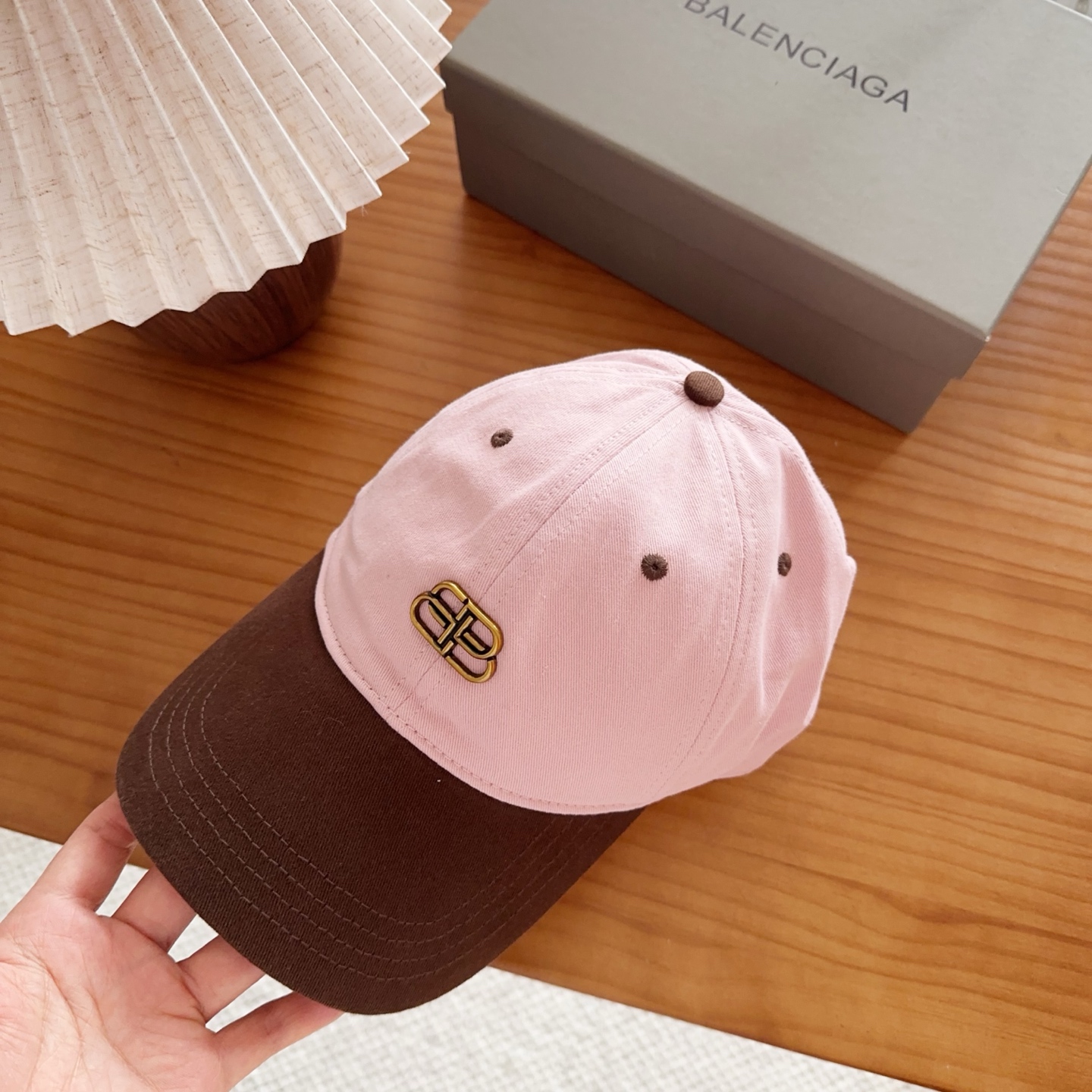 Balencia*a 巴黎世家刺绣字母新款棒球帽现货秒发🧢简约时尚超级无敌好看的帽子！情侣款！