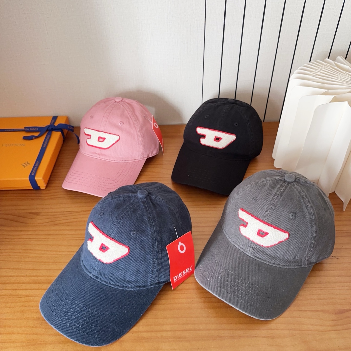 Diesel 迪赛 棒球帽🧢 。棒球帽🧢，出街必备超好搭配，高品质 内标齐全，赶紧入手！