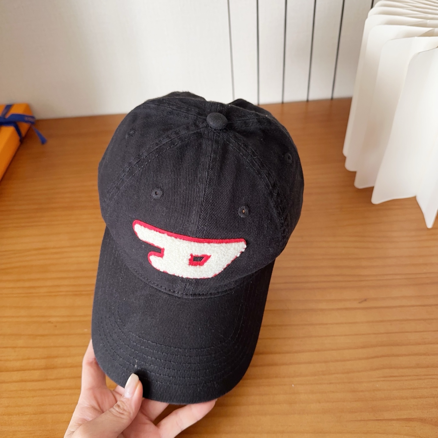 Diesel 迪赛 棒球帽🧢 。棒球帽🧢，出街必备超好搭配，高品质 内标齐全，赶紧入手！