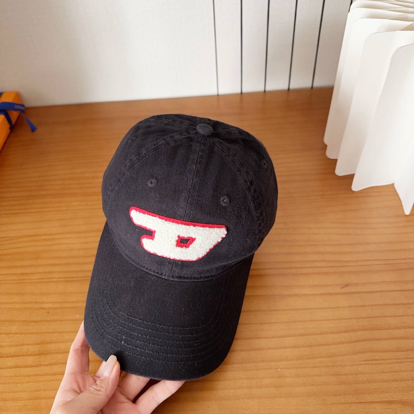 Diesel 迪赛 棒球帽🧢 。棒球帽🧢，出街必备超好搭配，高品质 内标齐全，赶紧入手！