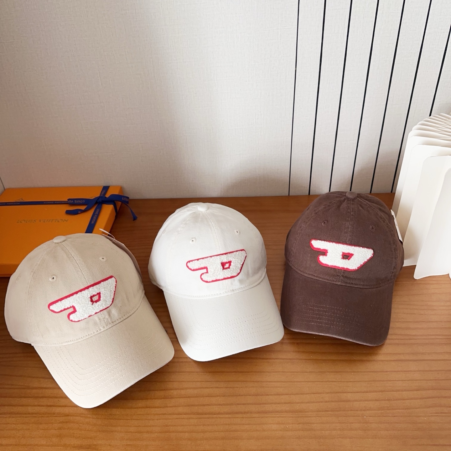 Diesel 迪赛 棒球帽🧢 。棒球帽🧢，出街必备超好搭配，高品质 内标齐全，赶紧入手！