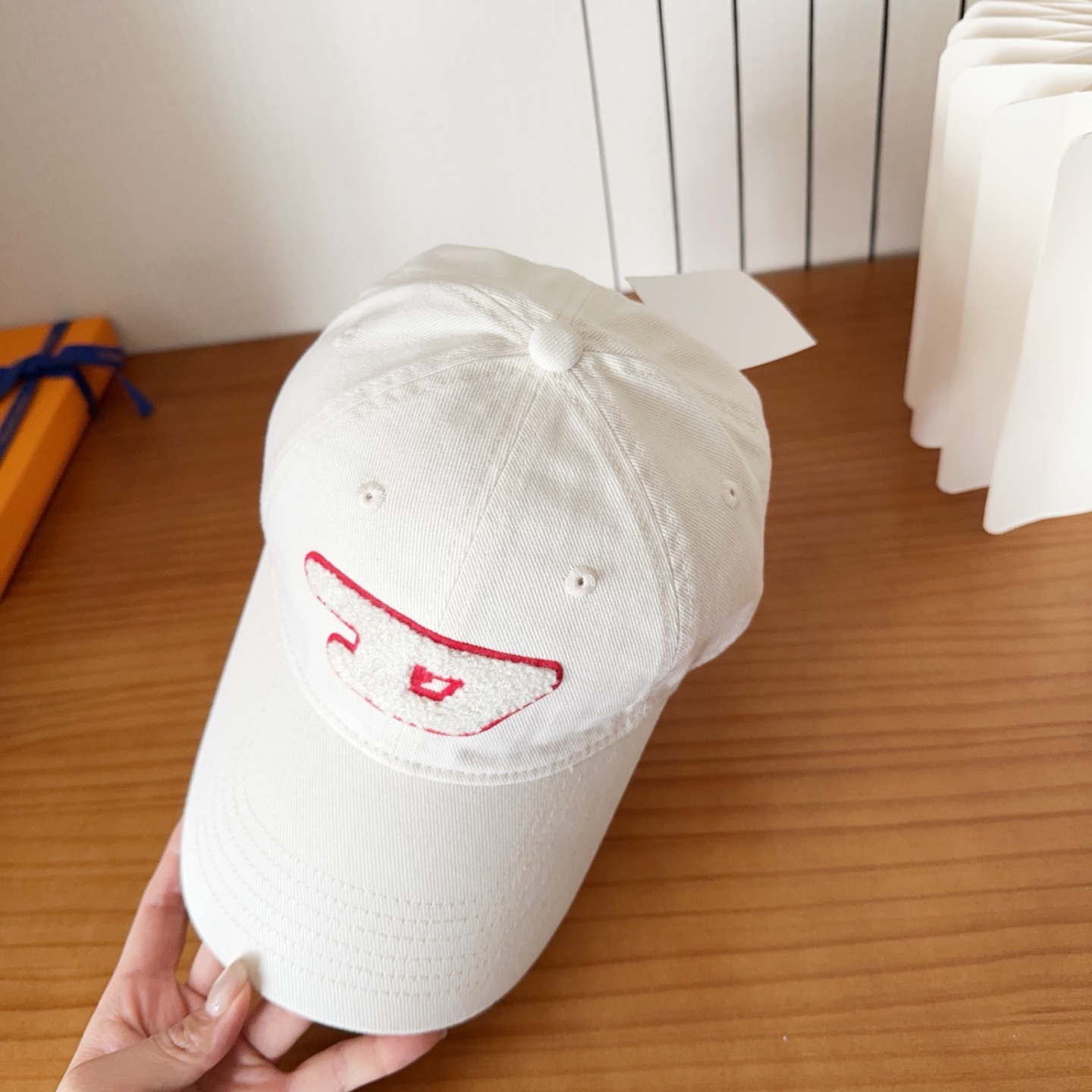 Diesel 迪赛 棒球帽🧢 。棒球帽🧢，出街必备超好搭配，高品质 内标齐全，赶紧入手！