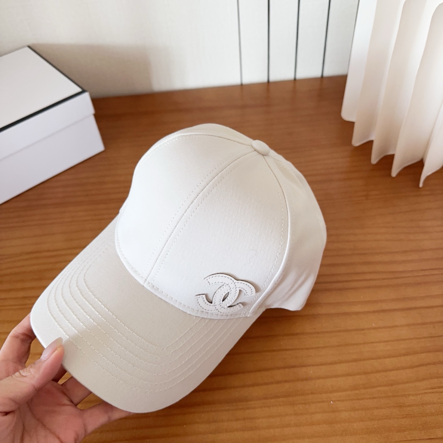 香奈儿新款经典休闲潮流款 上架简约棒球帽🧢日韩风格，随便搭配都超好看！出门旅游，绝对要入手的一款