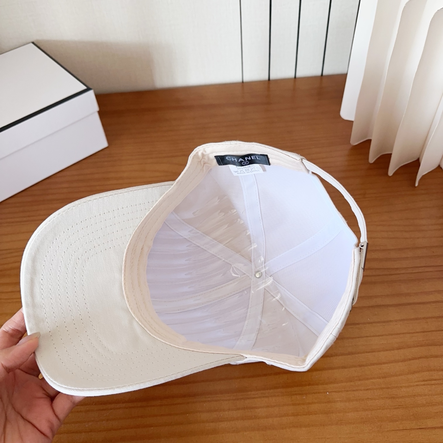 香奈儿新款经典休闲潮流款 上架简约棒球帽🧢日韩风格，随便搭配都超好看！出门旅游，绝对要入手的一款