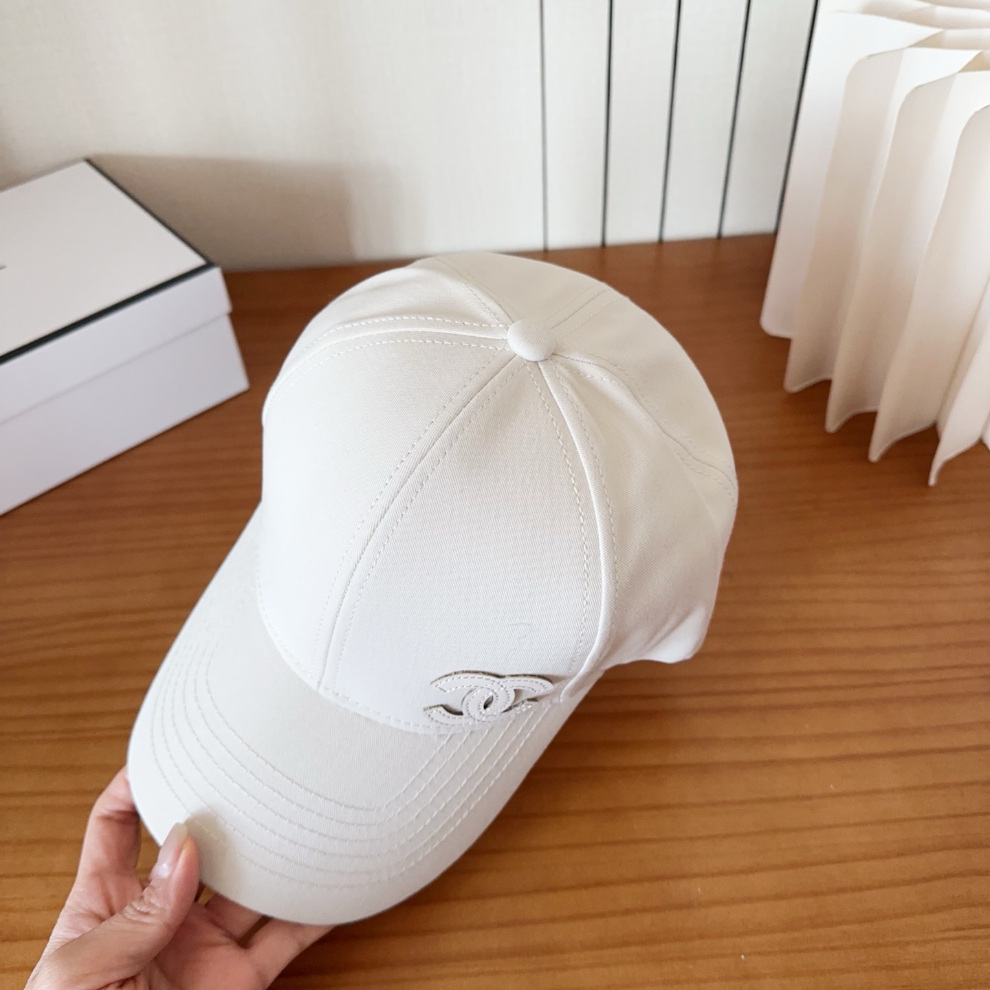 香奈儿新款经典休闲潮流款 上架简约棒球帽🧢日韩风格，随便搭配都超好看！出门旅游，绝对要入手的一款