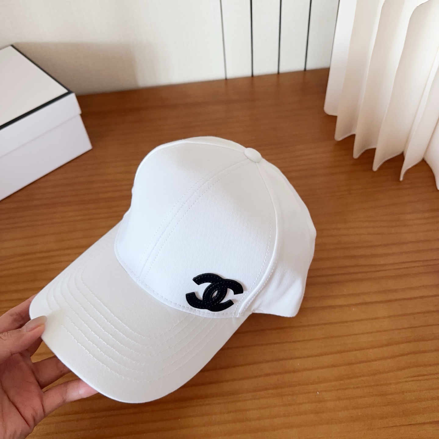 香奈儿新款经典休闲潮流款 上架简约棒球帽🧢日韩风格，随便搭配都超好看！出门旅游，绝对要入手的一款