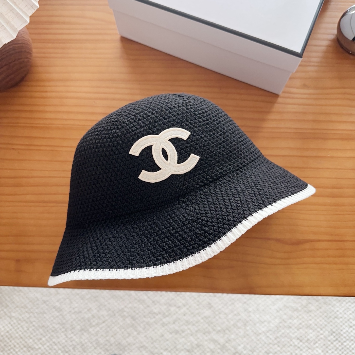 Chanel 渔夫帽 让兼顾时尚和遮阳的简约桶帽出游拍照📷拗造型必备敲显脸小