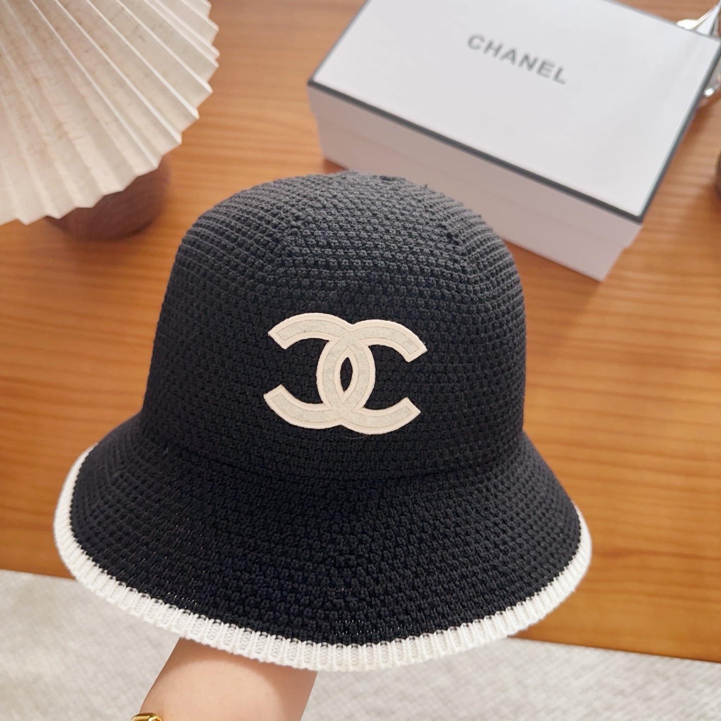 Chanel 渔夫帽 让兼顾时尚和遮阳的简约桶帽出游拍照📷拗造型必备敲显脸小