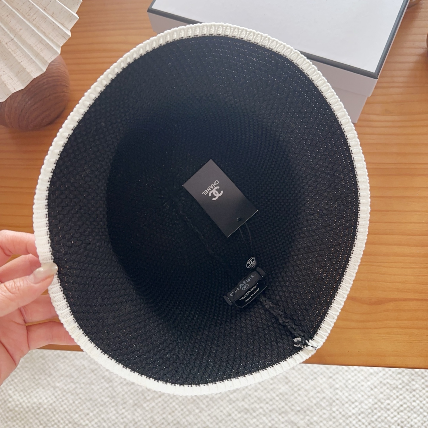 Chanel 渔夫帽 让兼顾时尚和遮阳的简约桶帽出游拍照📷拗造型必备敲显脸小