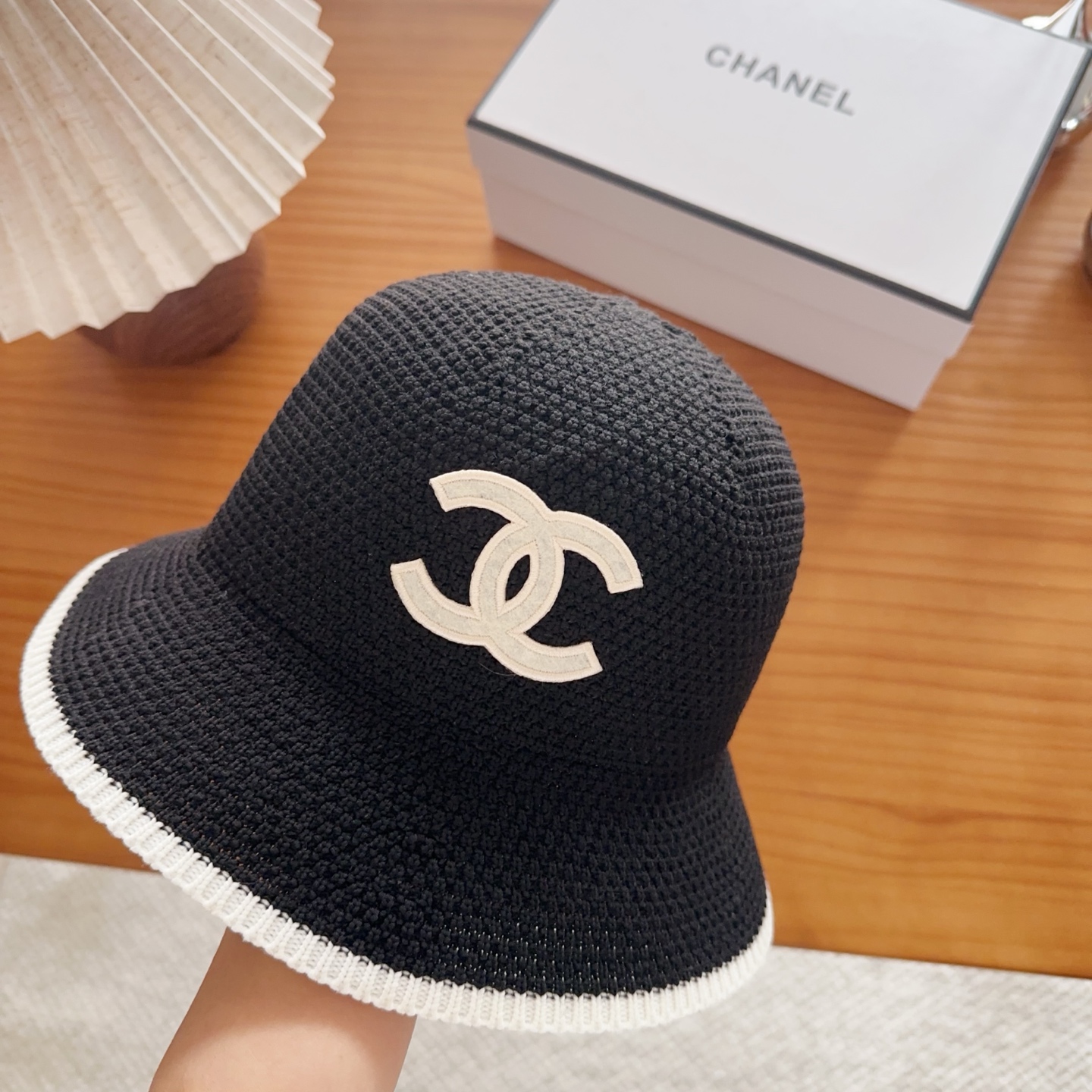 Chanel 渔夫帽 让兼顾时尚和遮阳的简约桶帽出游拍照📷拗造型必备敲显脸小